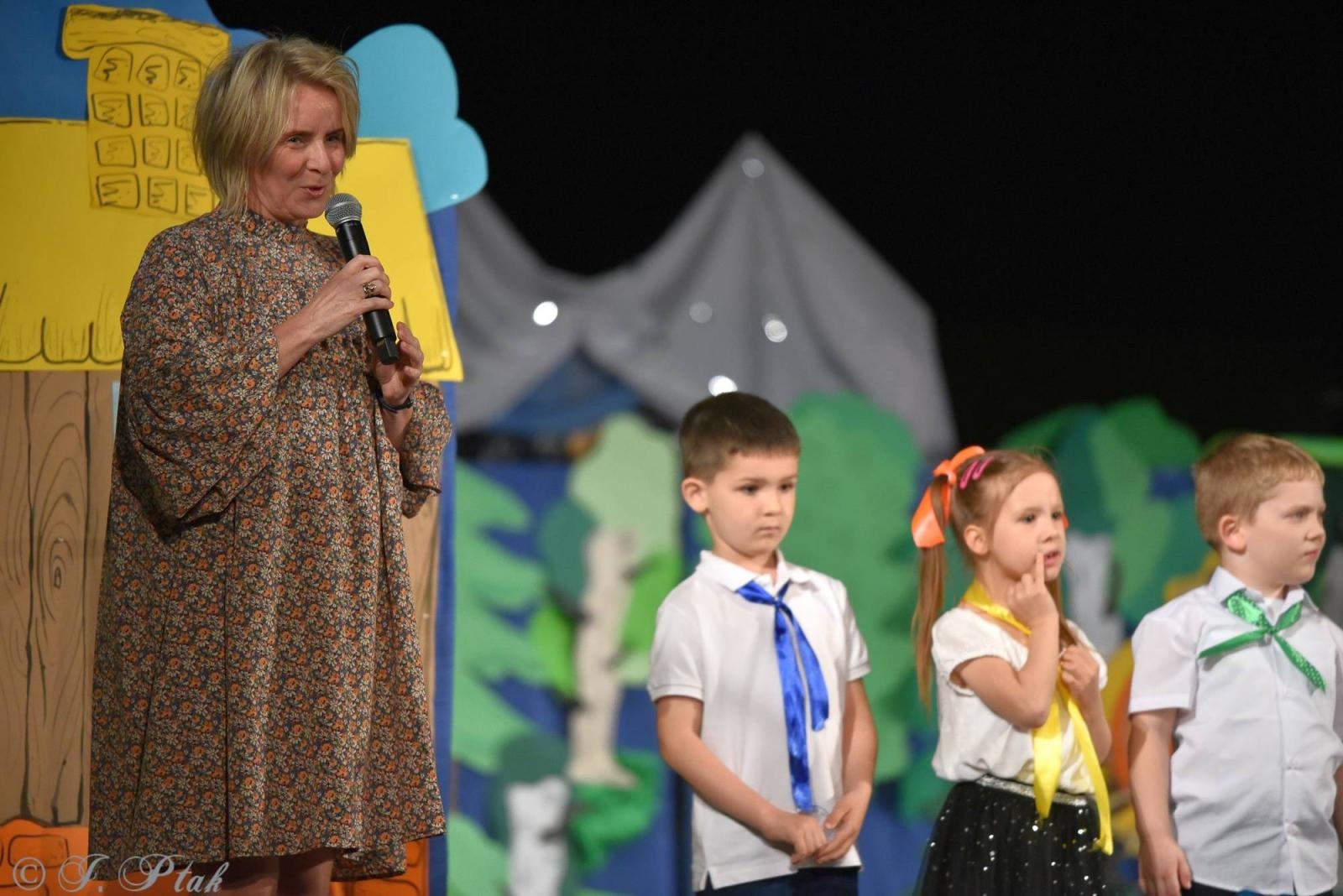 Zdjęcie w galerii na portalu naszraciborz.pl: Przedszkolaki z Ostroga wystawiły Królową Śniegu wiadomości z regionu
