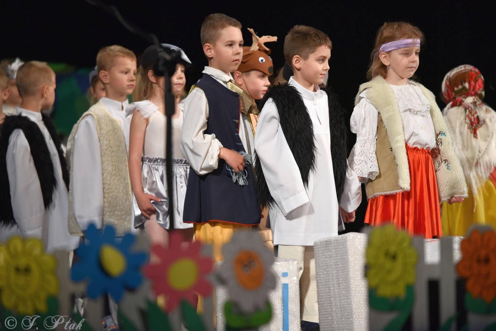 Zdjęcie w galerii na portalu naszraciborz.pl: Przedszkolaki z Ostroga wystawiły Królową Śniegu wiadomości z regionu