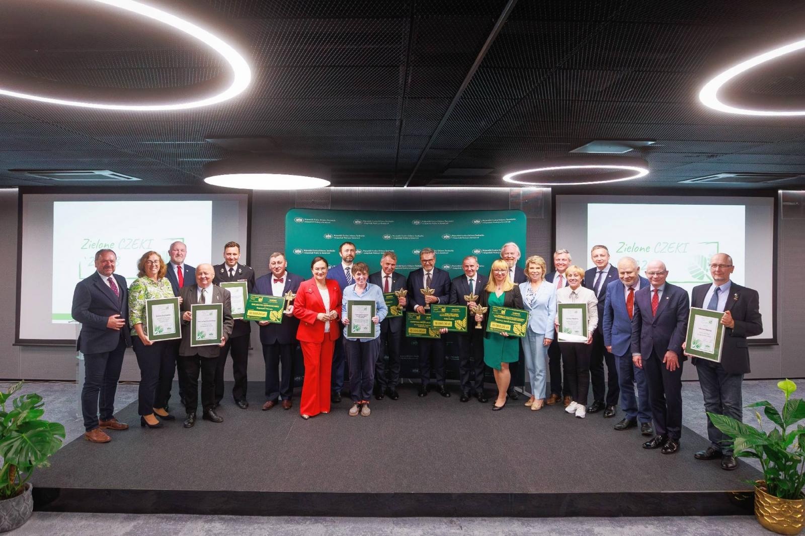 Zdjęcie w galerii na portalu naszraciborz.pl: Jubileuszowe Zielone Czeki rozdane! Wyróżnienia trafiły do powiatu raciborskiego wiadomości z regionu