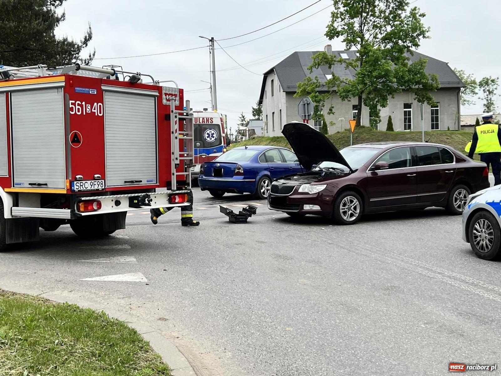 Zdjęcie w galerii na portalu naszraciborz.pl: Skoda i volkswagen zderzyły się w Pawłowie [FOTO] wiadomości z regionu