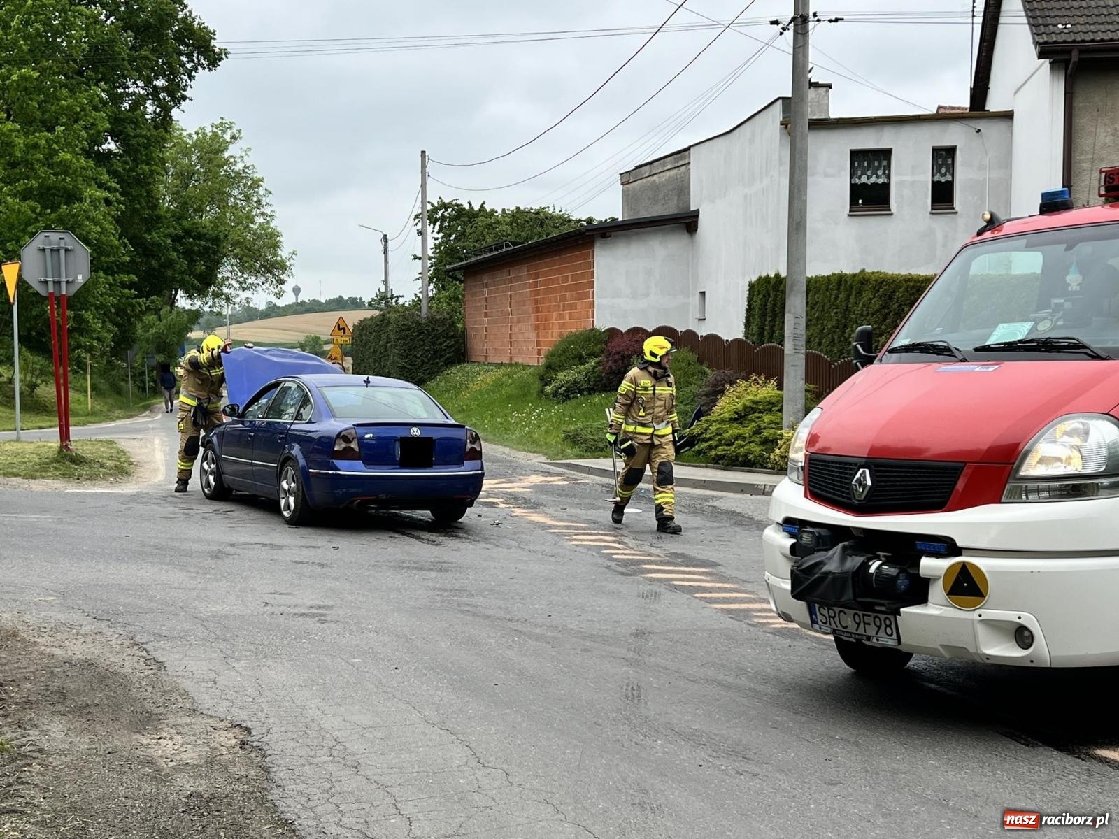 Zdjęcie w galerii na portalu naszraciborz.pl: Skoda i volkswagen zderzyły się w Pawłowie [FOTO] wiadomości z regionu