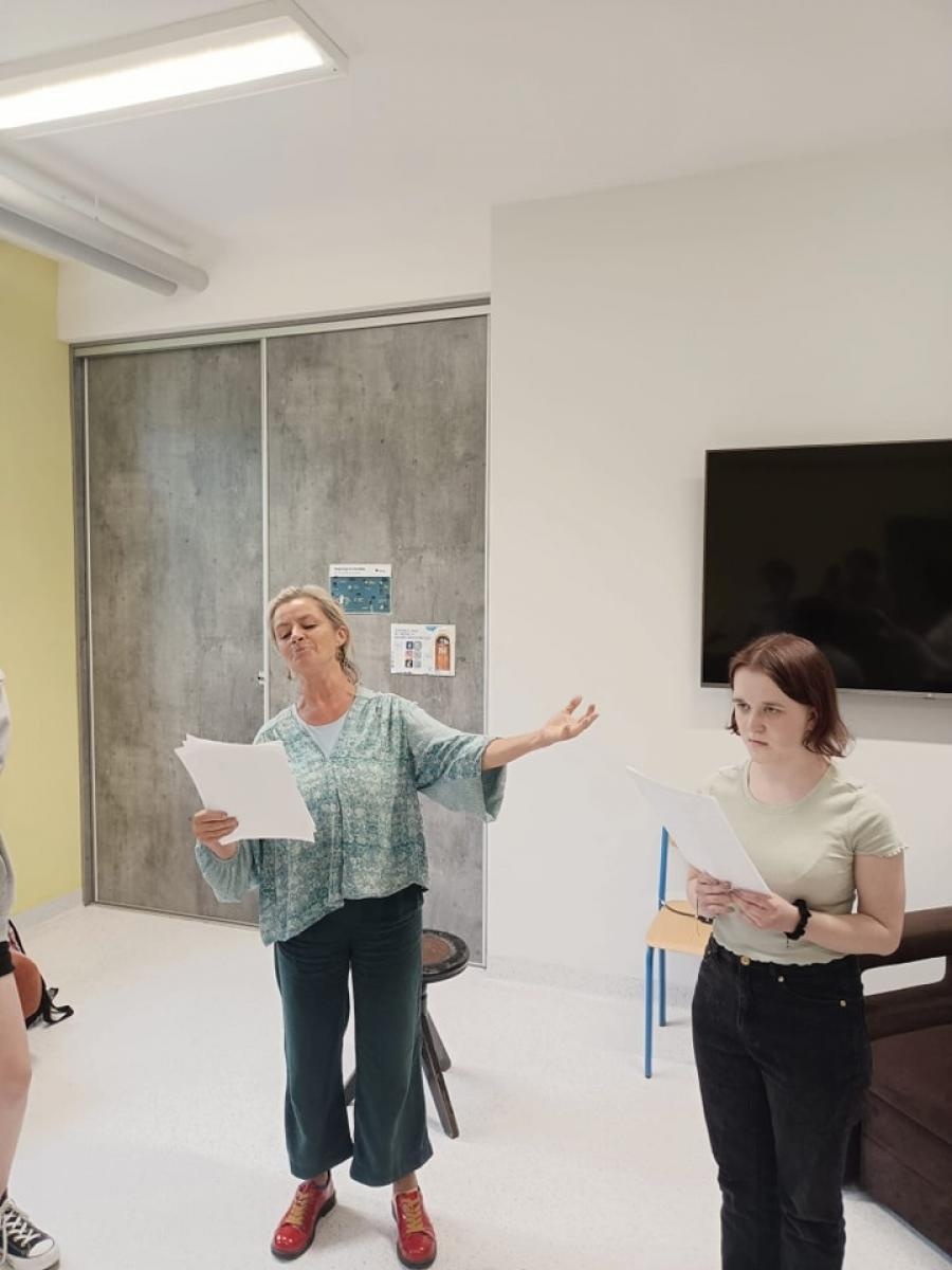 Zdjęcie w galerii na portalu naszraciborz.pl: Warsztaty teatralne w DLO w ramach projektu Bierz książkę i yolo wiadomości z regionu