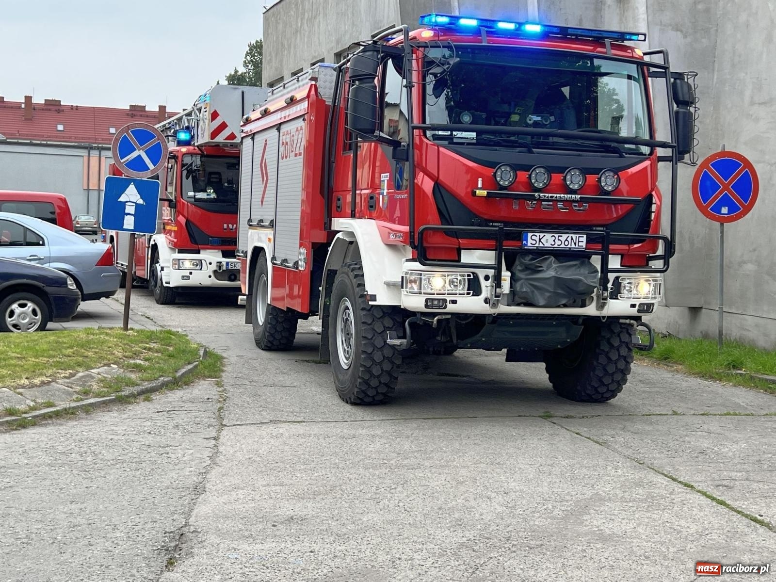 Zdjęcie w galerii na portalu naszraciborz.pl: Pożar w mieszkaniu na Polnej. Wezwano śmigłowiec LPR [FOTO i WIDEO] wiadomości z regionu