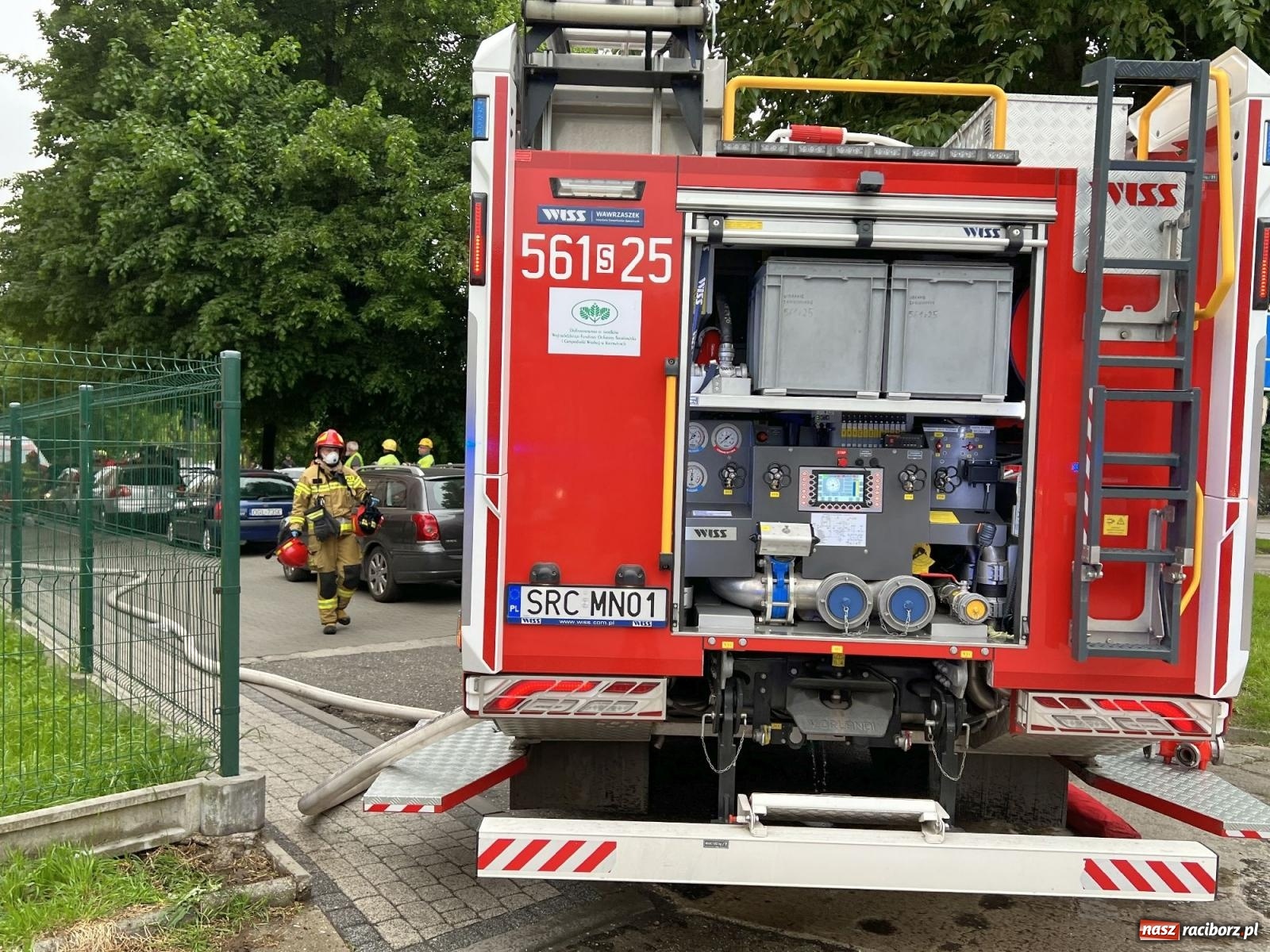 Zdjęcie w galerii na portalu naszraciborz.pl: Pożar w mieszkaniu na Polnej. Wezwano śmigłowiec LPR [FOTO i WIDEO] wiadomości z regionu