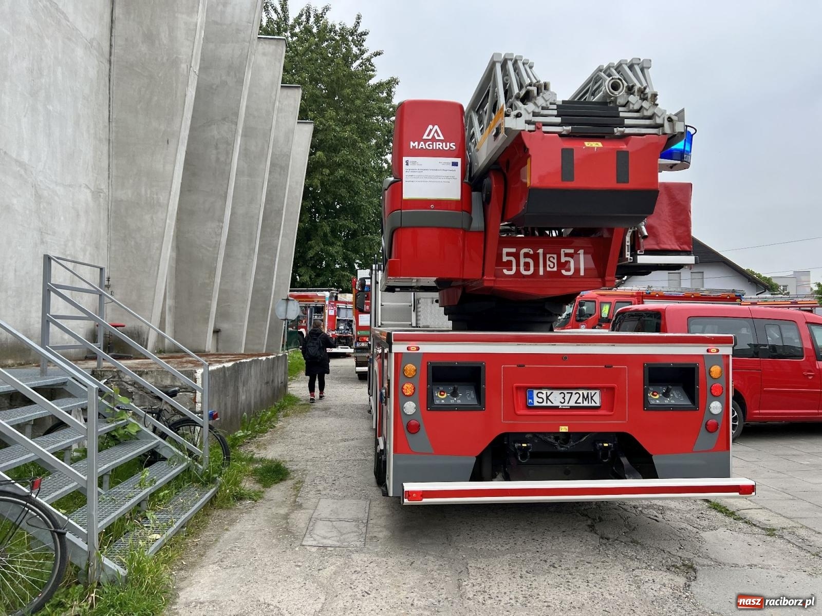 Zdjęcie w galerii na portalu naszraciborz.pl: Pożar w mieszkaniu na Polnej. Wezwano śmigłowiec LPR [FOTO i WIDEO] wiadomości z regionu