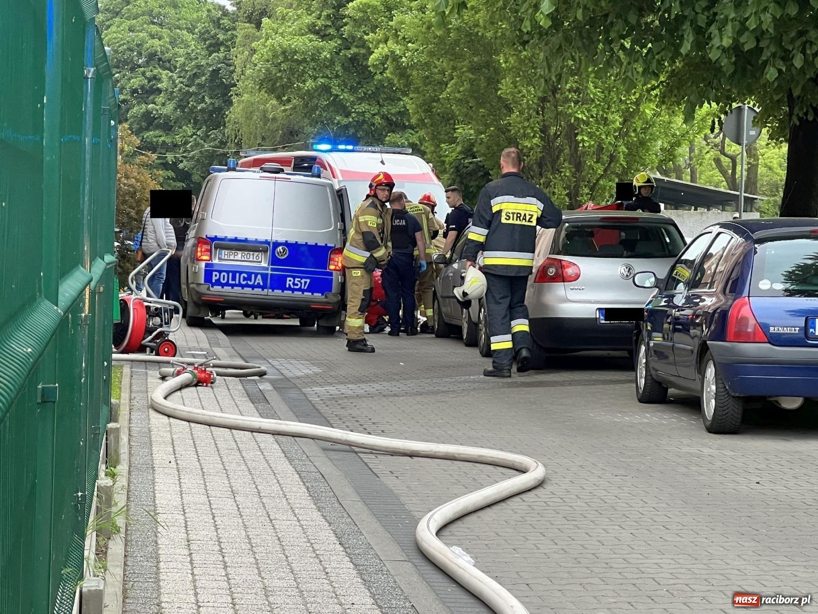 Zdjęcie w galerii na portalu naszraciborz.pl: Pożar w mieszkaniu na Polnej. Wezwano śmigłowiec LPR [FOTO i WIDEO] wiadomości z regionu
