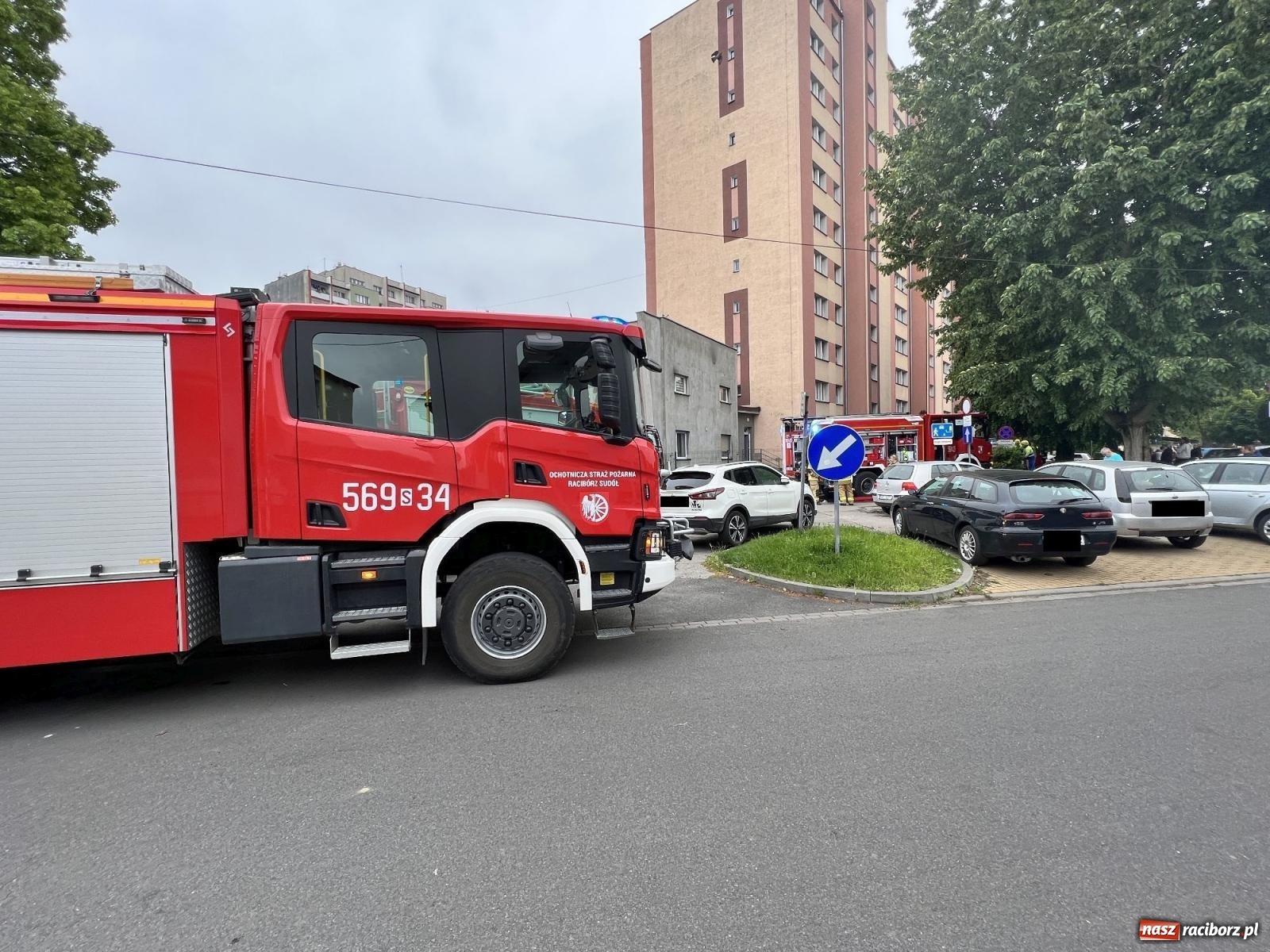 Zdjęcie w galerii na portalu naszraciborz.pl: Pożar w mieszkaniu na Polnej. Wezwano śmigłowiec LPR [FOTO i WIDEO] wiadomości z regionu