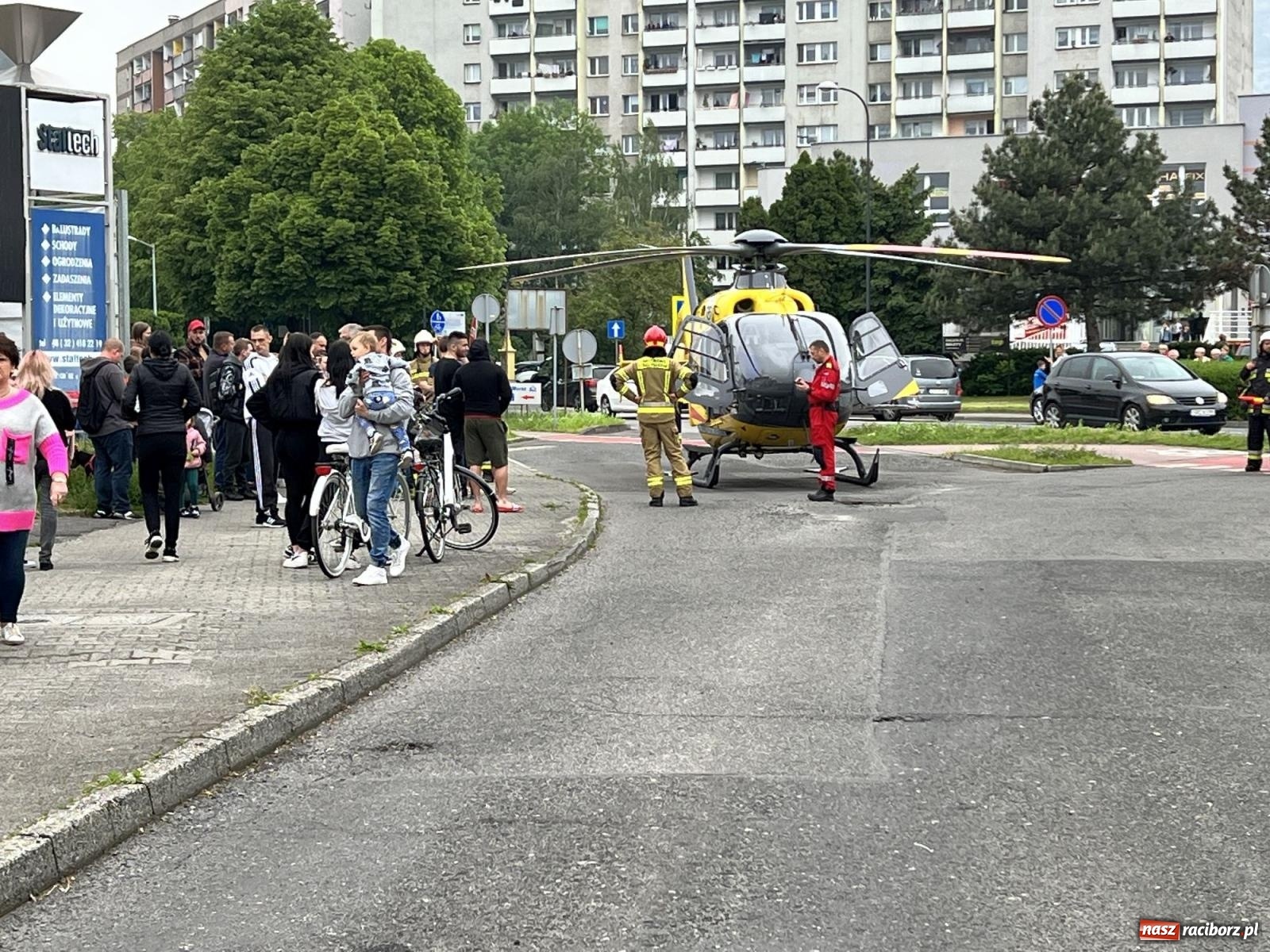 Zdjęcie w galerii na portalu naszraciborz.pl: Pożar w mieszkaniu na Polnej. Wezwano śmigłowiec LPR [FOTO i WIDEO] wiadomości z regionu