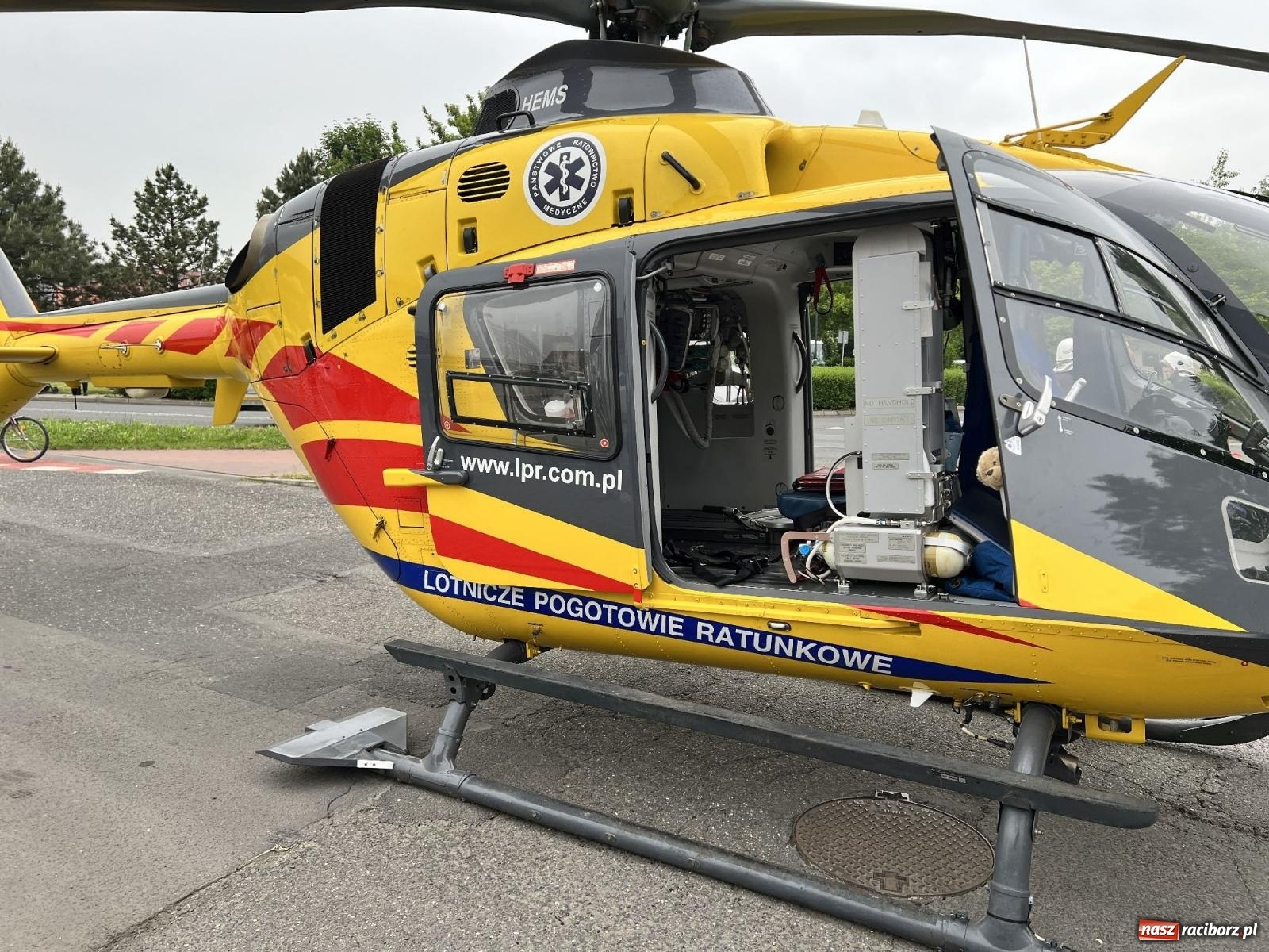 Zdjęcie w galerii na portalu naszraciborz.pl: Pożar w mieszkaniu na Polnej. Wezwano śmigłowiec LPR [FOTO i WIDEO] wiadomości z regionu