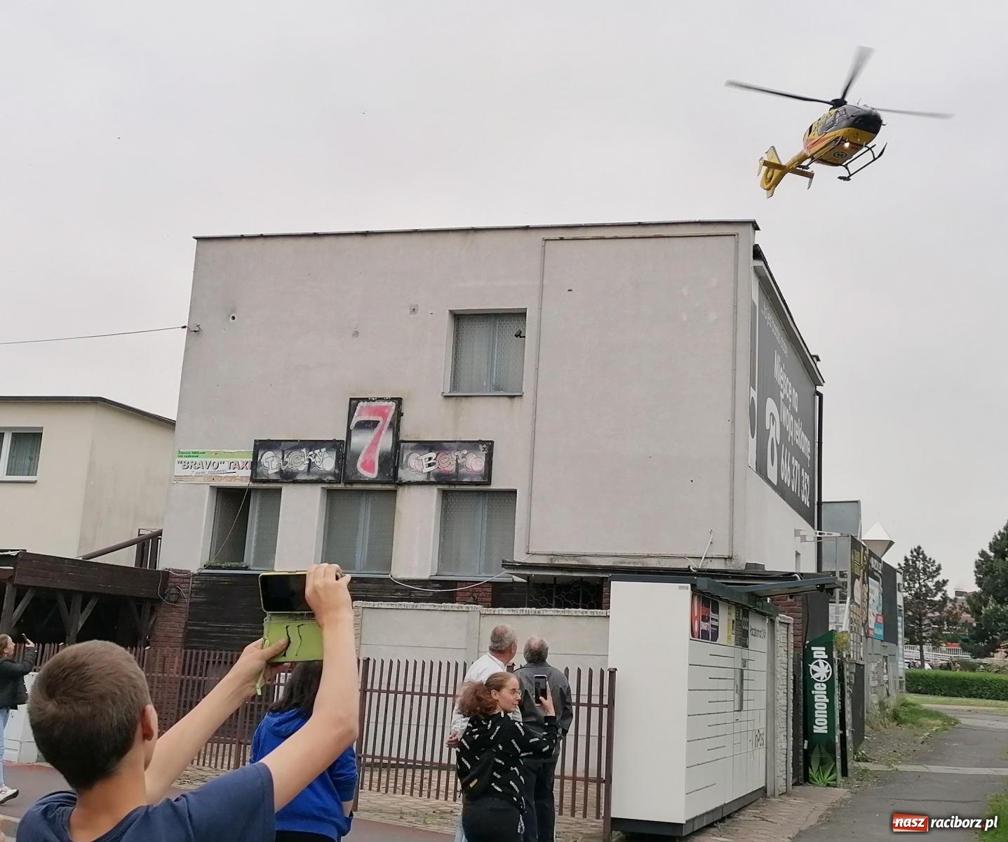 Zdjęcie w galerii na portalu naszraciborz.pl: Pożar w mieszkaniu na Polnej. Wezwano śmigłowiec LPR [FOTO i WIDEO] wiadomości z regionu