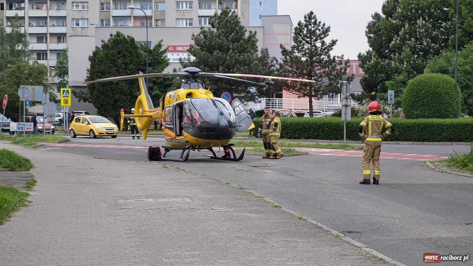 Zdjęcie w galerii na portalu naszraciborz.pl: Groźna sytuacja na Opawskiej-Polnej. Dosłownie centymetry dzieliły autobus od kolizji ze śmigłowcem [FOTO i WIDEO] wiadomości z regionu