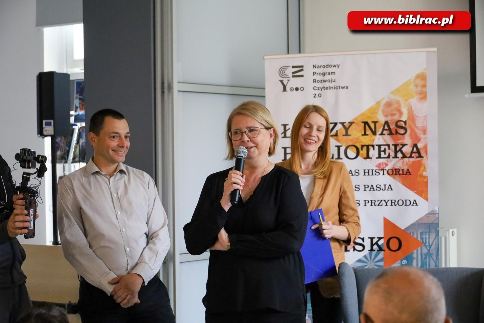 Zdjęcie w galerii na portalu naszraciborz.pl: Dotknij Ligi Mistrzów w Bibliotece. Dariusz Szpakowski w Raciborzu [FOTO i WIDEO] wiadomości z regionu