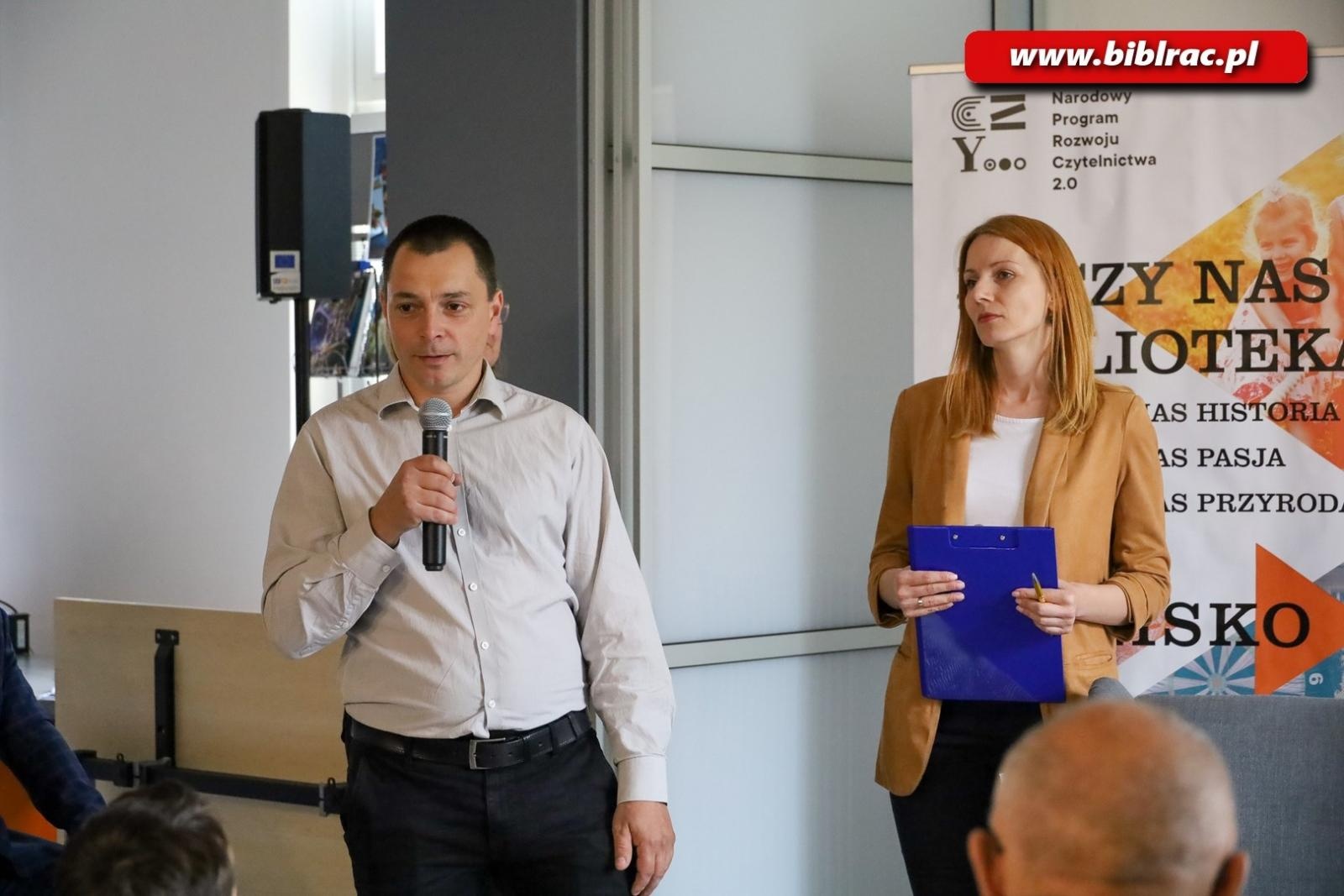 Zdjęcie w galerii na portalu naszraciborz.pl: Dotknij Ligi Mistrzów w Bibliotece. Dariusz Szpakowski w Raciborzu [FOTO i WIDEO] wiadomości z regionu