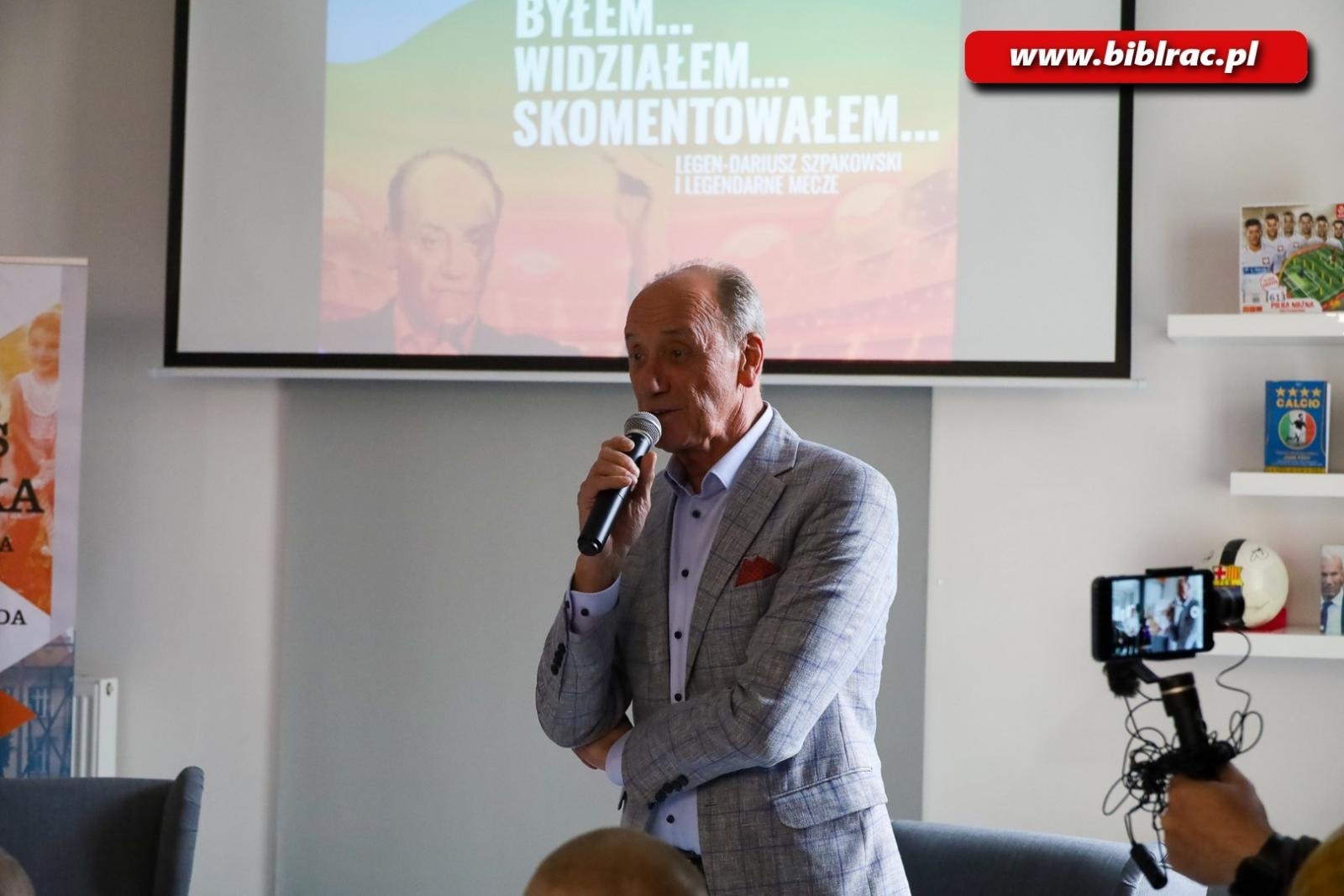 Zdjęcie w galerii na portalu naszraciborz.pl: Dotknij Ligi Mistrzów w Bibliotece. Dariusz Szpakowski w Raciborzu [FOTO i WIDEO] wiadomości z regionu