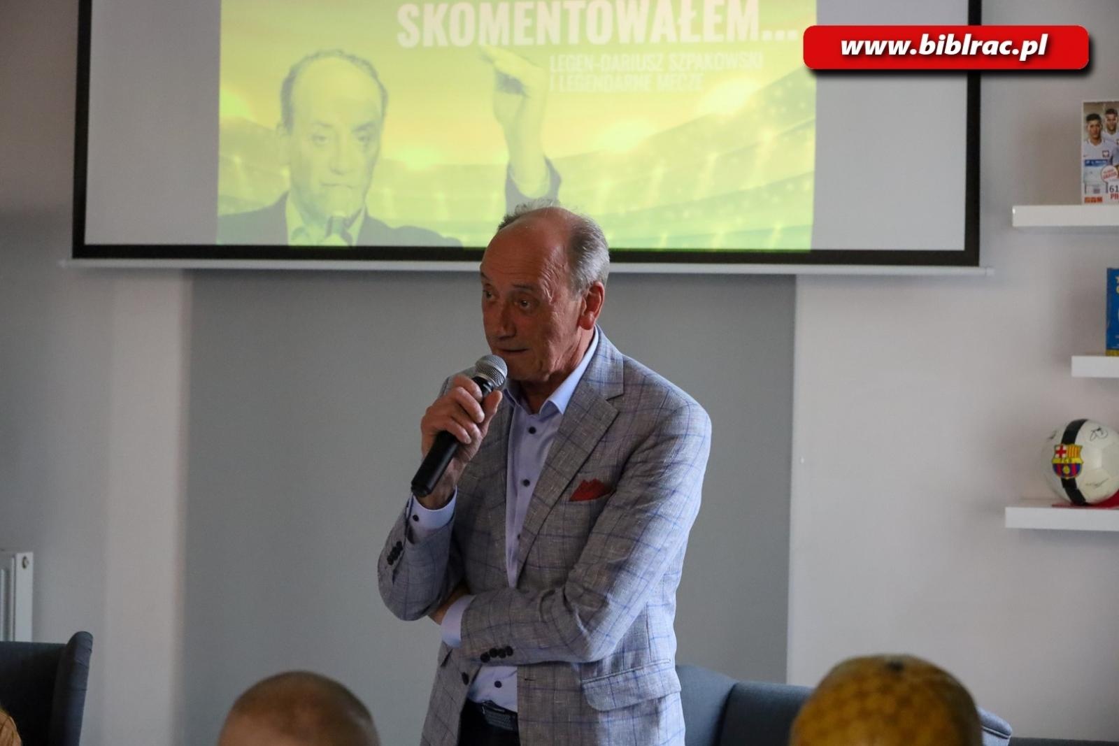 Zdjęcie w galerii na portalu naszraciborz.pl: Dotknij Ligi Mistrzów w Bibliotece. Dariusz Szpakowski w Raciborzu [FOTO i WIDEO] wiadomości z regionu