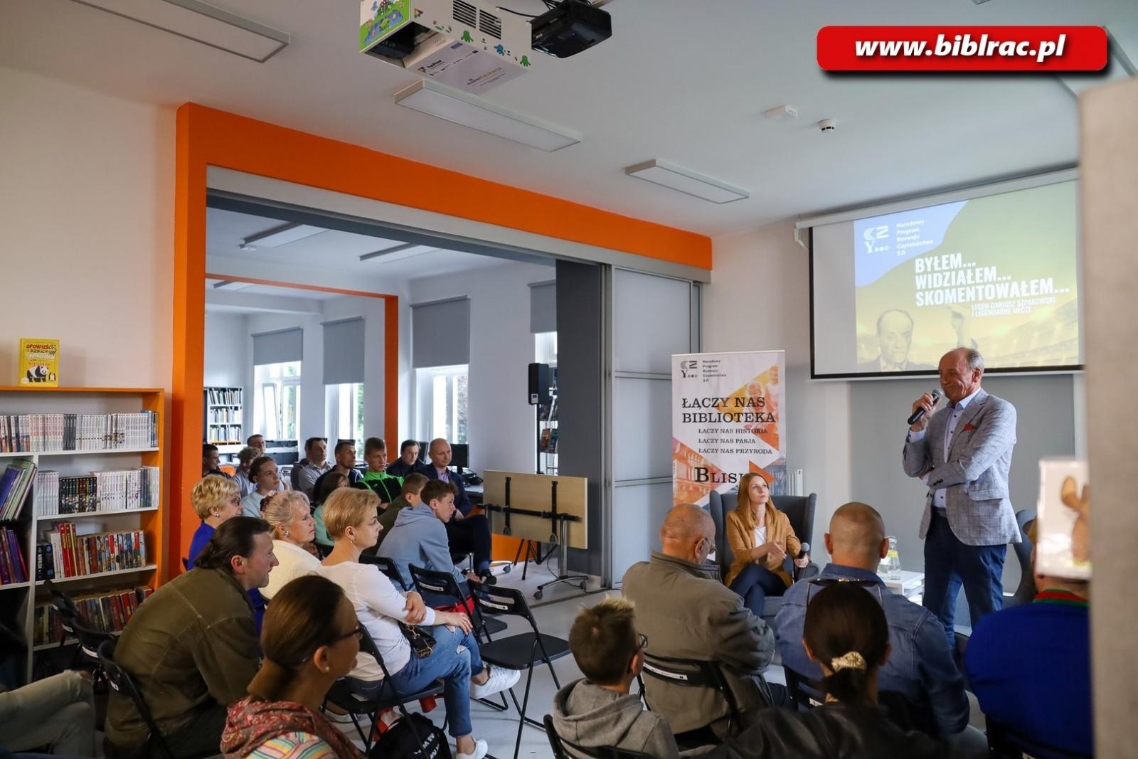 Zdjęcie w galerii na portalu naszraciborz.pl: Dotknij Ligi Mistrzów w Bibliotece. Dariusz Szpakowski w Raciborzu [FOTO i WIDEO] wiadomości z regionu