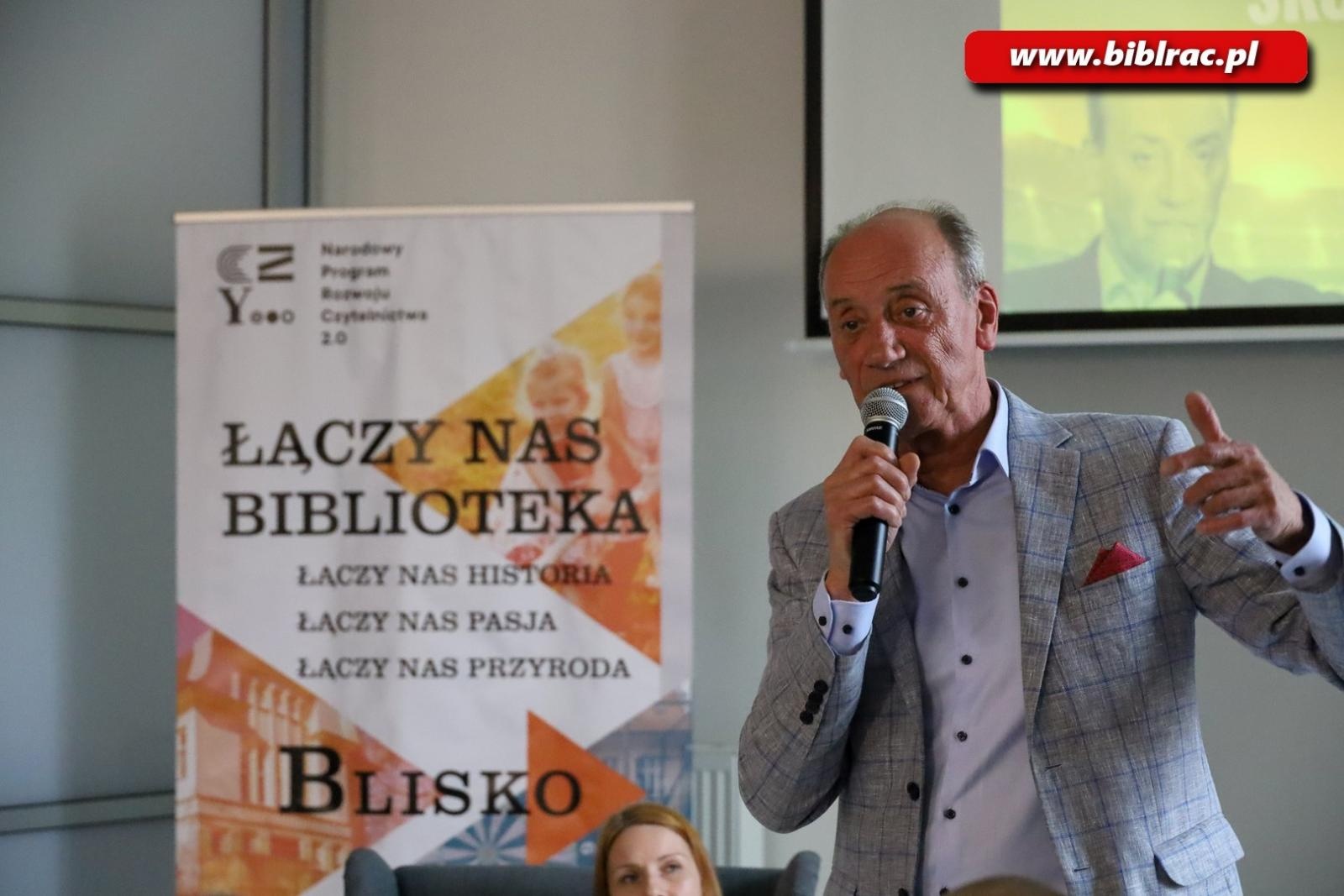 Zdjęcie w galerii na portalu naszraciborz.pl: Dotknij Ligi Mistrzów w Bibliotece. Dariusz Szpakowski w Raciborzu [FOTO i WIDEO] wiadomości z regionu