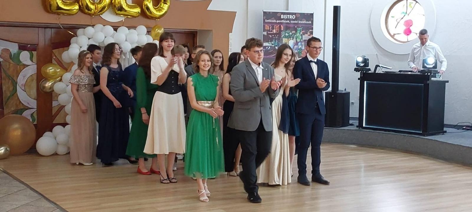 Zdjęcie w galerii na portalu naszraciborz.pl: Komers w Szkole Podstawowej nr 2 w Raciborzu wiadomości z regionu