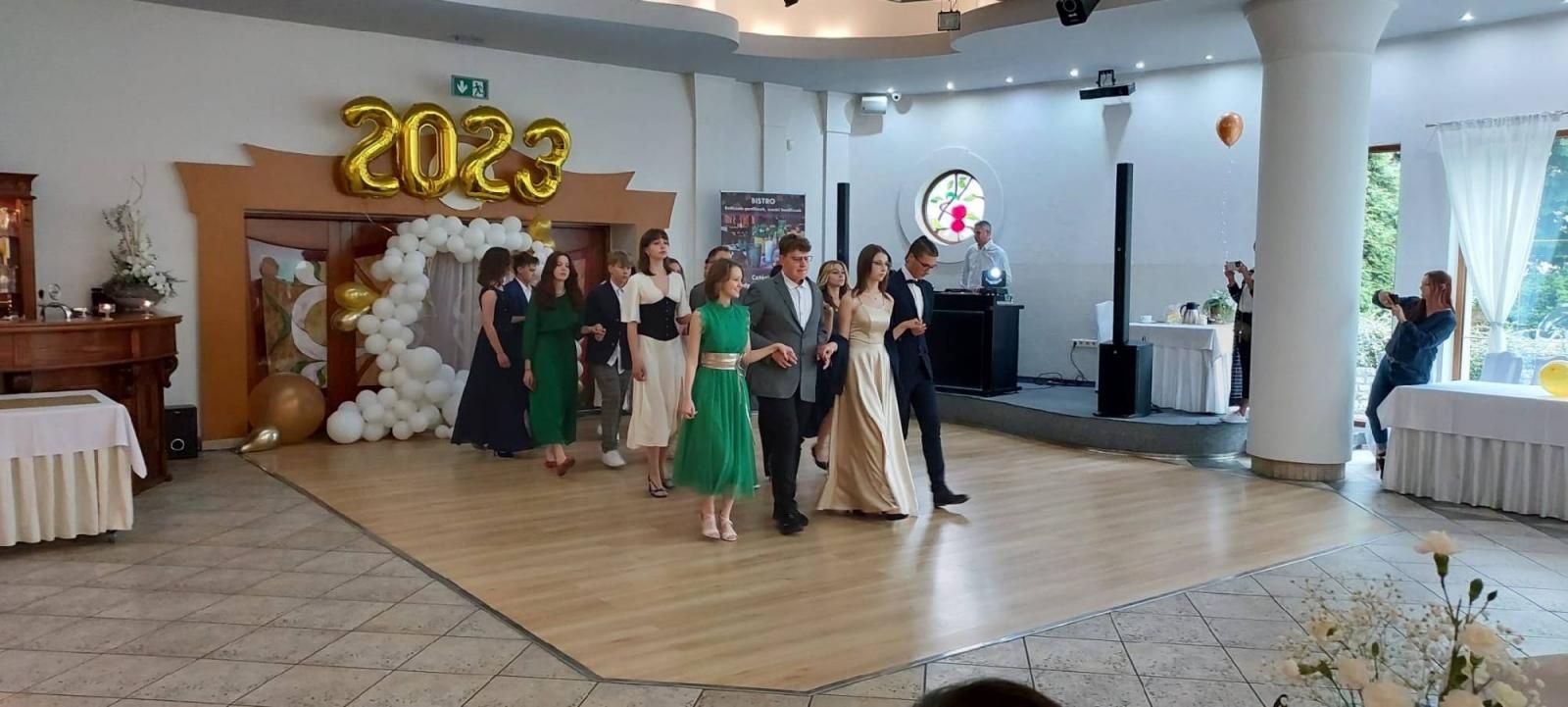 Zdjęcie w galerii na portalu naszraciborz.pl: Komers w Szkole Podstawowej nr 2 w Raciborzu wiadomości z regionu