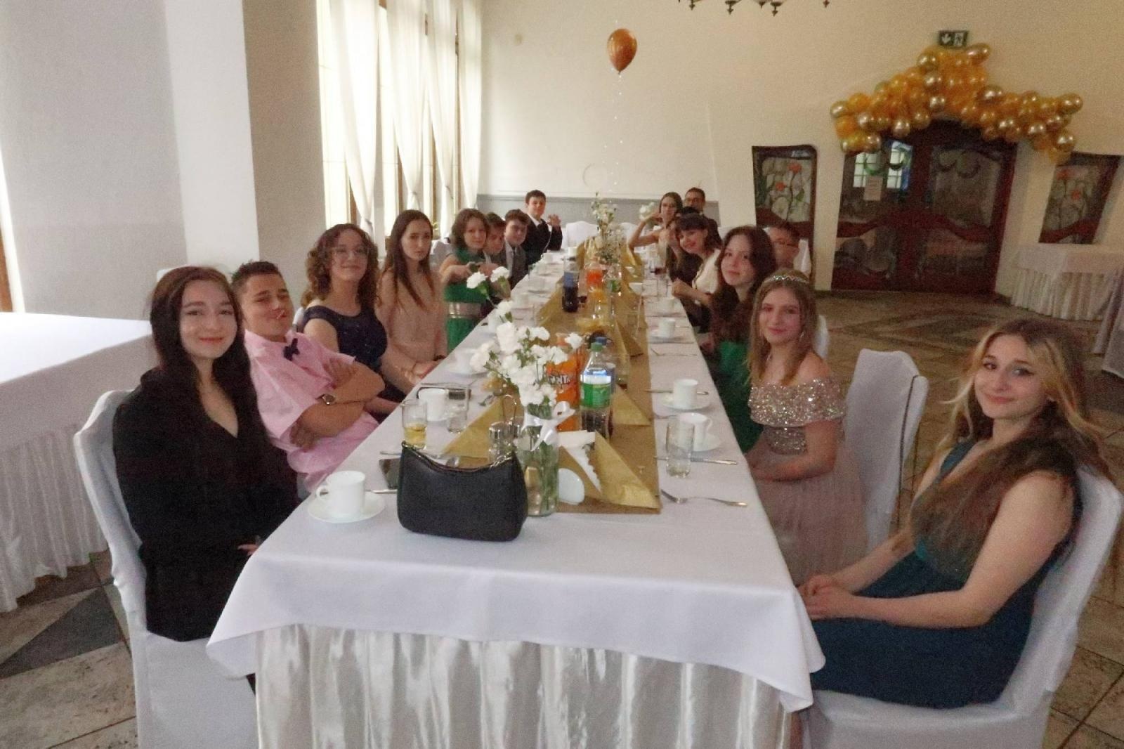 Zdjęcie w galerii na portalu naszraciborz.pl: Komers w Szkole Podstawowej nr 2 w Raciborzu wiadomości z regionu