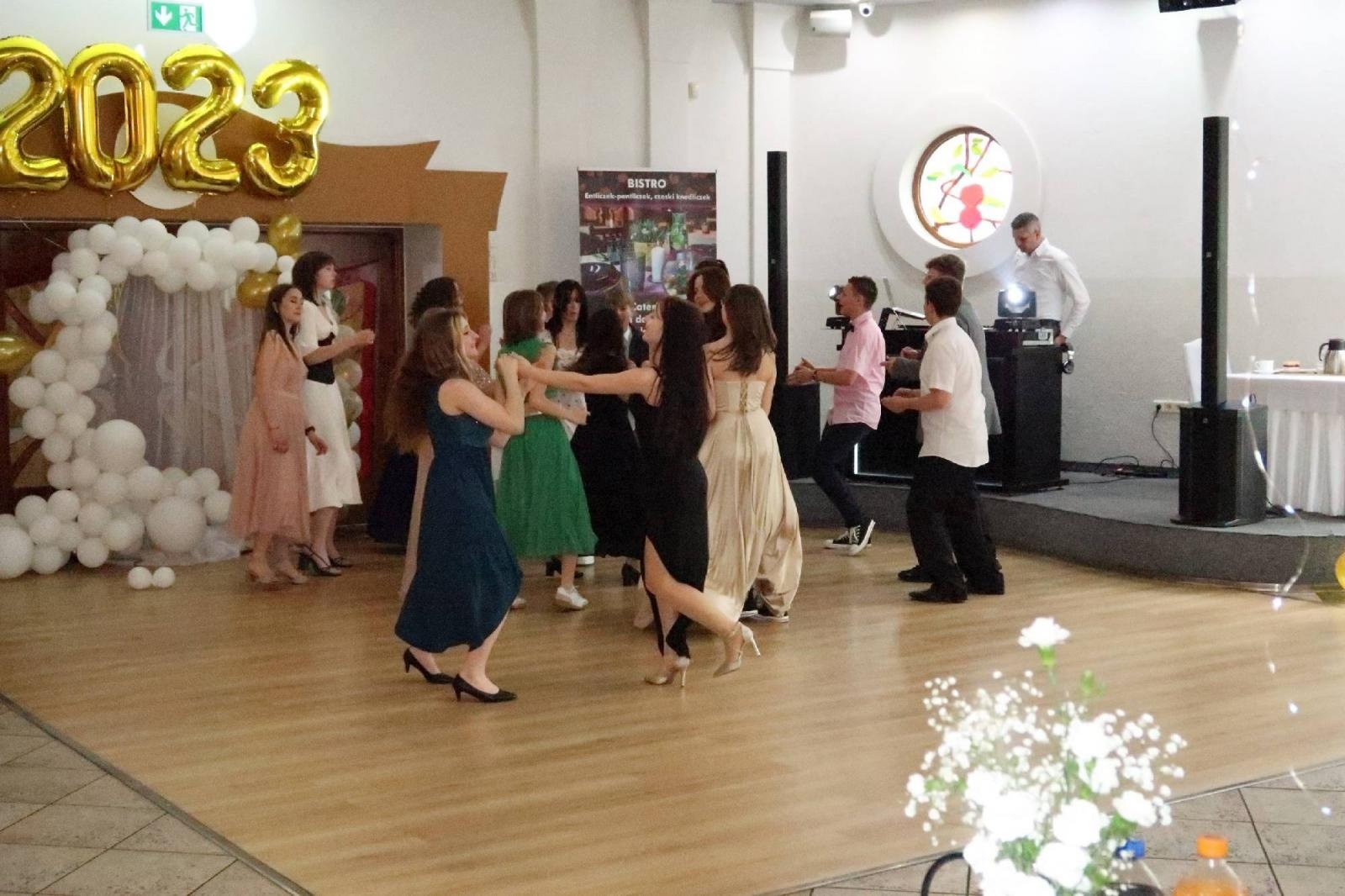 Zdjęcie w galerii na portalu naszraciborz.pl: Komers w Szkole Podstawowej nr 2 w Raciborzu wiadomości z regionu