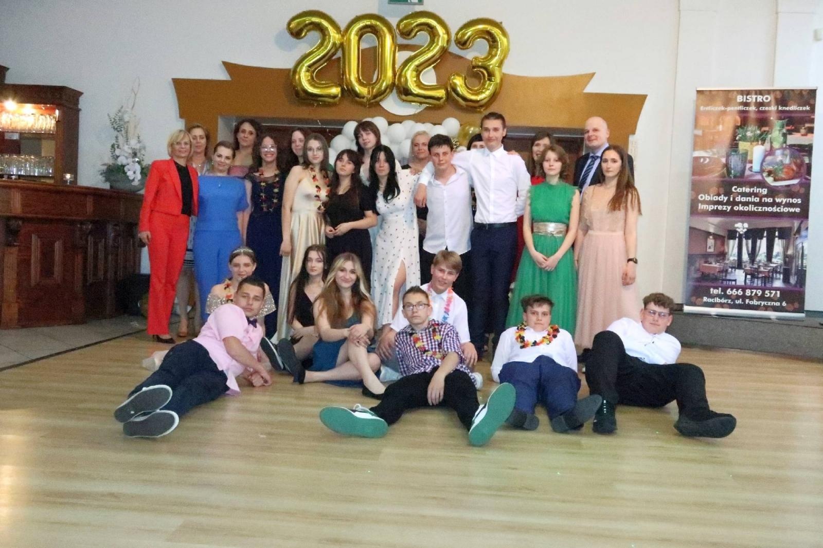 Zdjęcie w galerii na portalu naszraciborz.pl: Komers w Szkole Podstawowej nr 2 w Raciborzu wiadomości z regionu