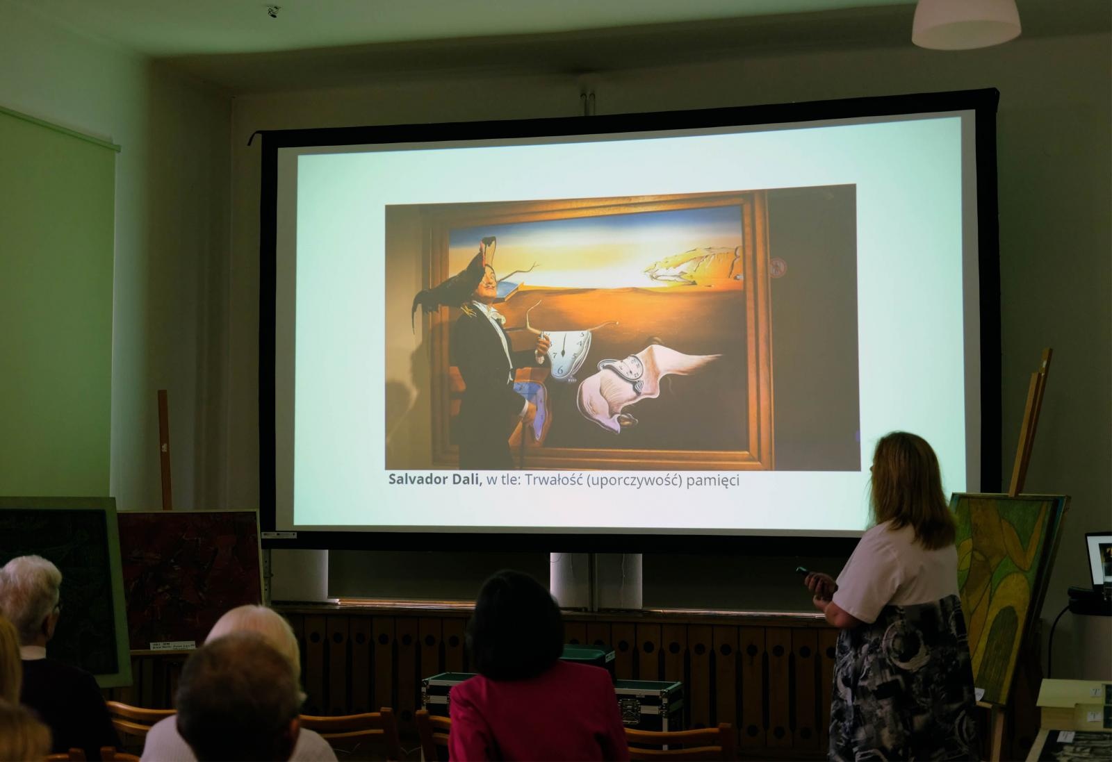 Zdjęcie w galerii na portalu naszraciborz.pl: Sztuka współczesna - nie taka znowu straszna. Rozmowy w raciborskim Muzeum wiadomości z regionu