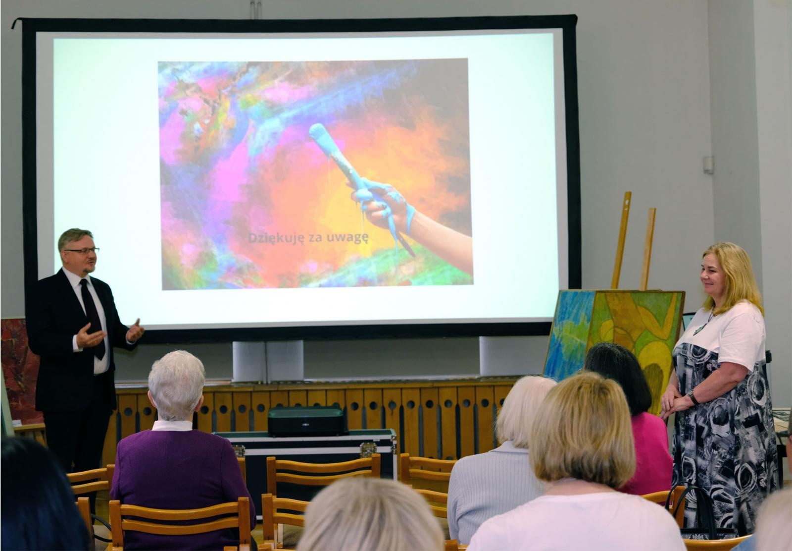 Zdjęcie w galerii na portalu naszraciborz.pl: Sztuka współczesna - nie taka znowu straszna. Rozmowy w raciborskim Muzeum wiadomości z regionu