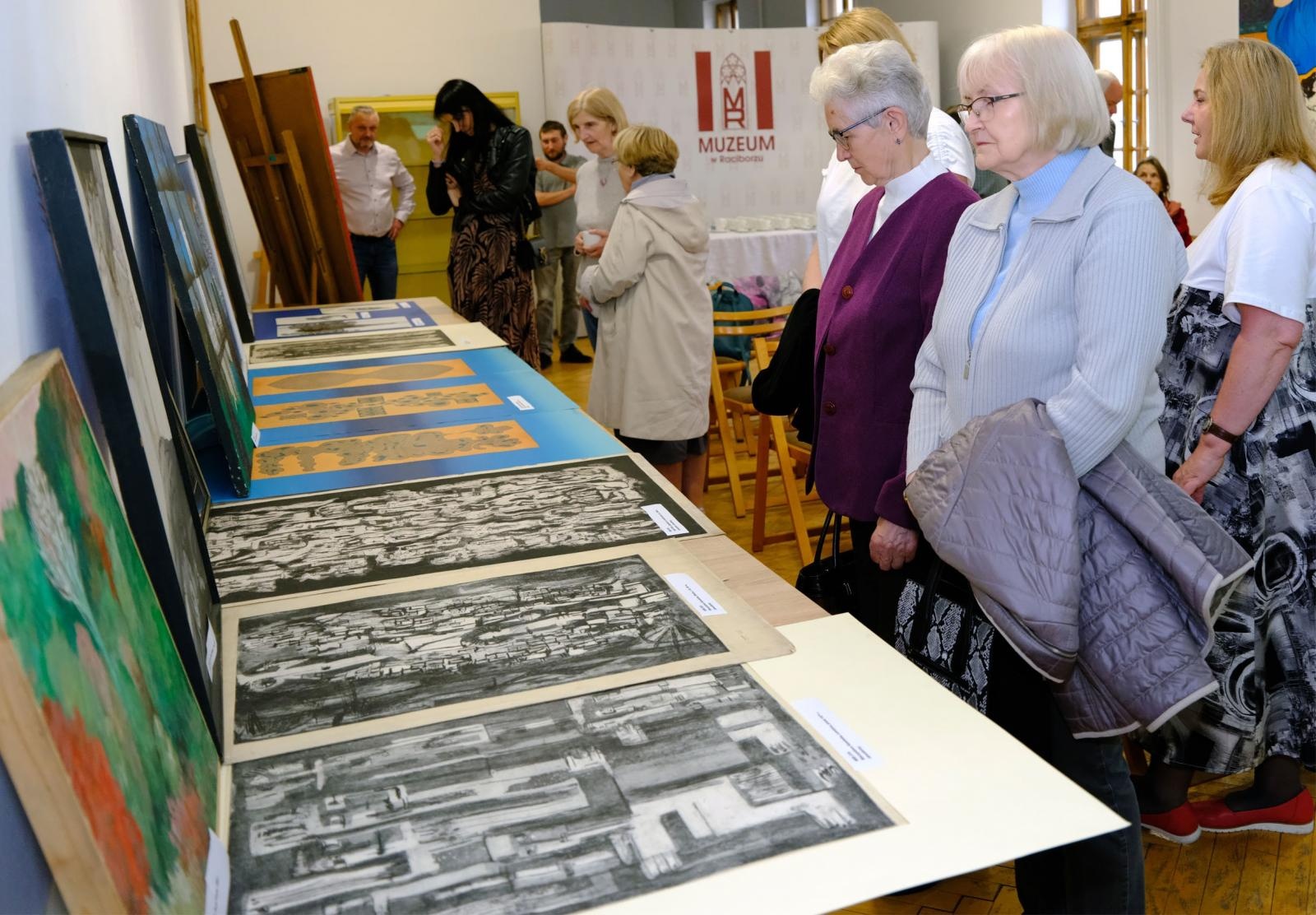 Zdjęcie w galerii na portalu naszraciborz.pl: Sztuka współczesna - nie taka znowu straszna. Rozmowy w raciborskim Muzeum wiadomości z regionu