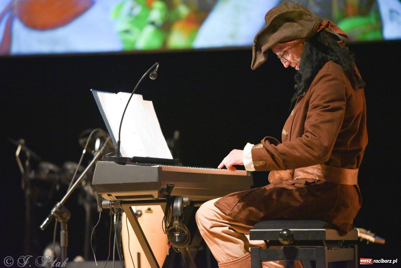 Zdjęcie w galerii na portalu naszraciborz.pl: PERSPEKTYWA - koncert na 100 lecie Disneya wiadomości z regionu