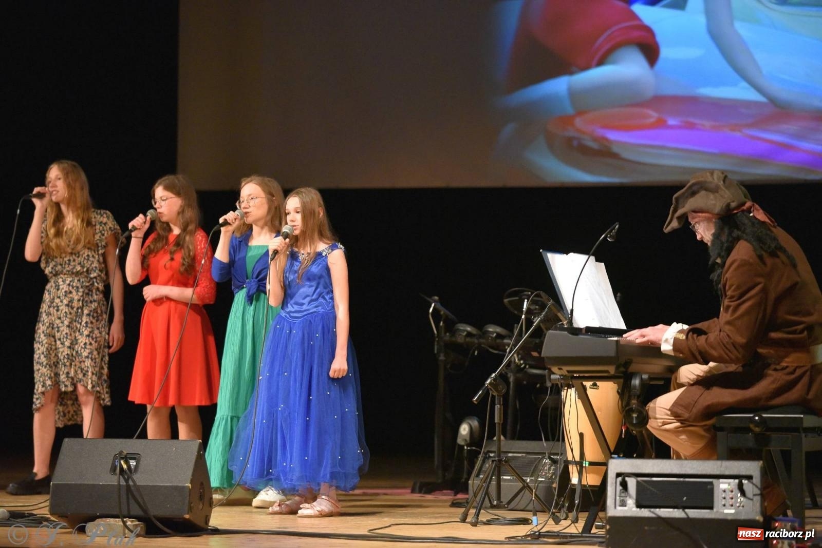 Zdjęcie w galerii na portalu naszraciborz.pl: PERSPEKTYWA - koncert na 100 lecie Disneya wiadomości z regionu