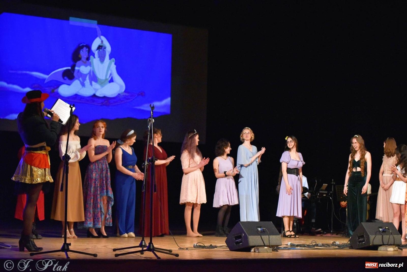 Zdjęcie w galerii na portalu naszraciborz.pl: PERSPEKTYWA - koncert na 100 lecie Disneya wiadomości z regionu