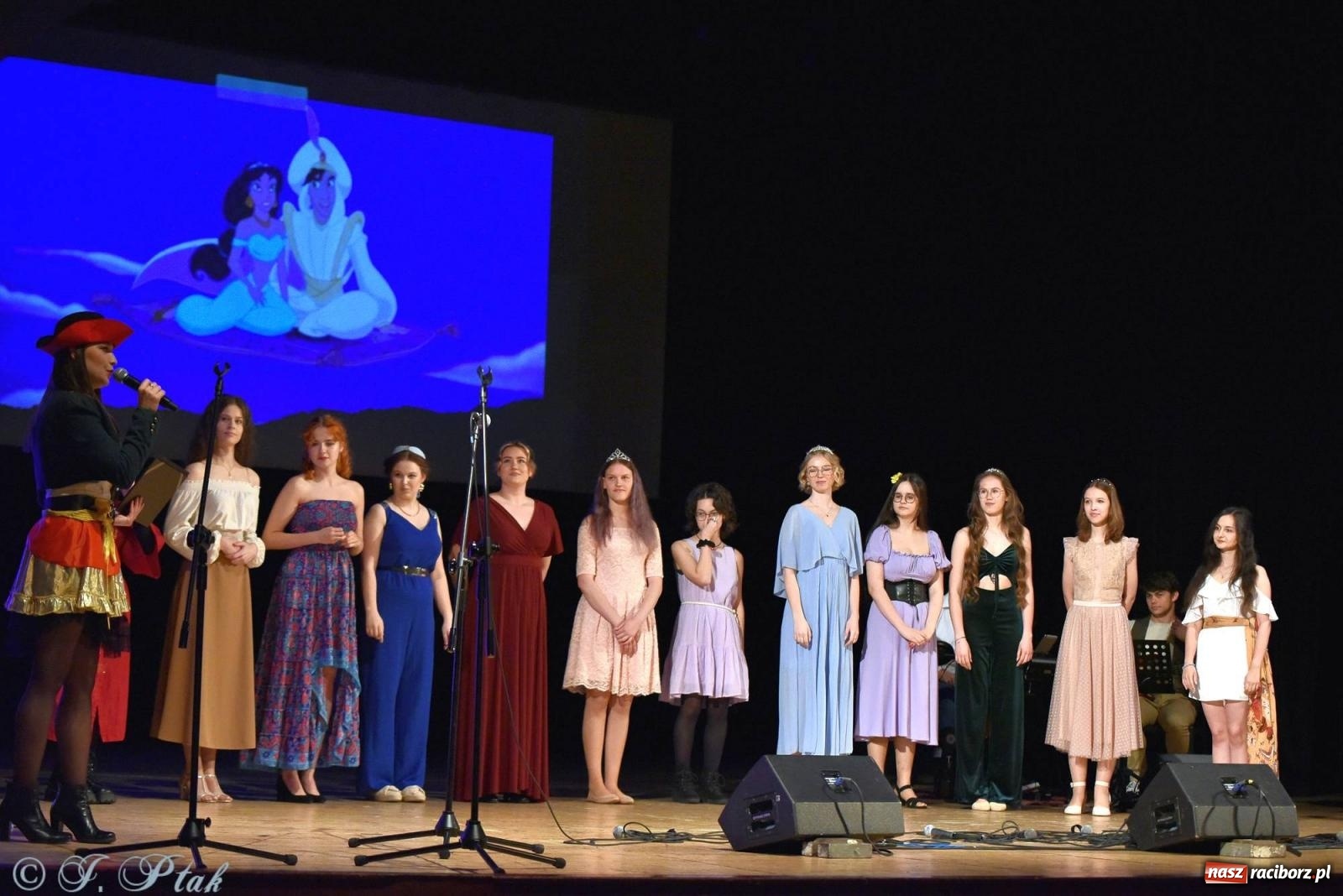 Zdjęcie w galerii na portalu naszraciborz.pl: PERSPEKTYWA - koncert na 100 lecie Disneya wiadomości z regionu