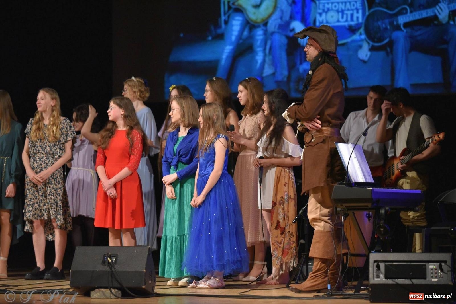 Zdjęcie w galerii na portalu naszraciborz.pl: PERSPEKTYWA - koncert na 100 lecie Disneya wiadomości z regionu