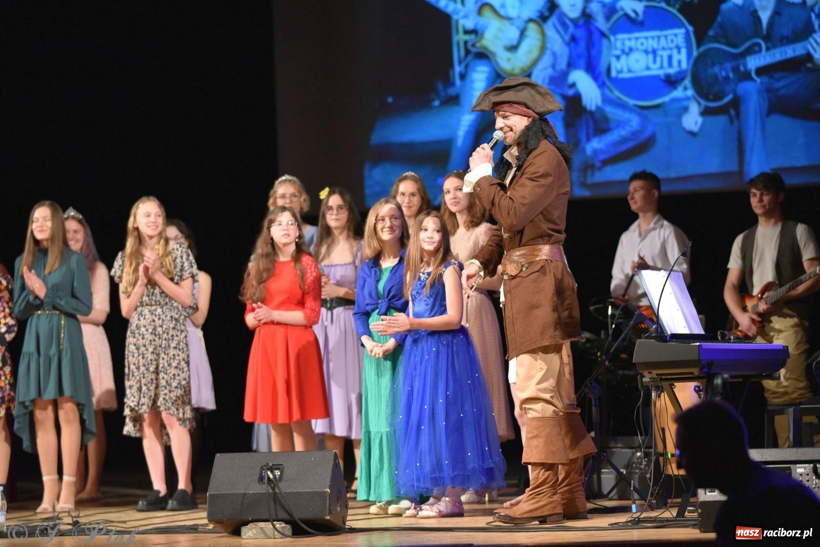Zdjęcie w galerii na portalu naszraciborz.pl: PERSPEKTYWA - koncert na 100 lecie Disneya wiadomości z regionu