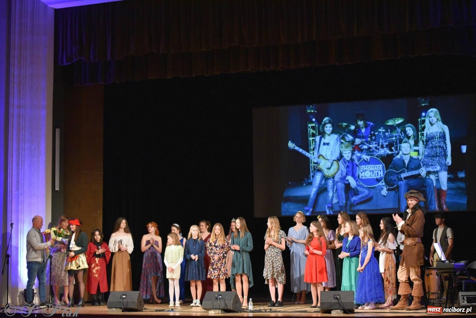 Zdjęcie w galerii na portalu naszraciborz.pl: PERSPEKTYWA - koncert na 100 lecie Disneya wiadomości z regionu