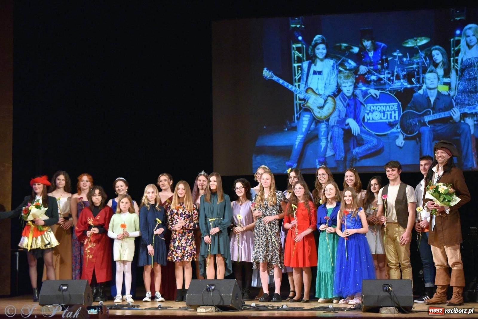 Zdjęcie w galerii na portalu naszraciborz.pl: PERSPEKTYWA - koncert na 100 lecie Disneya wiadomości z regionu