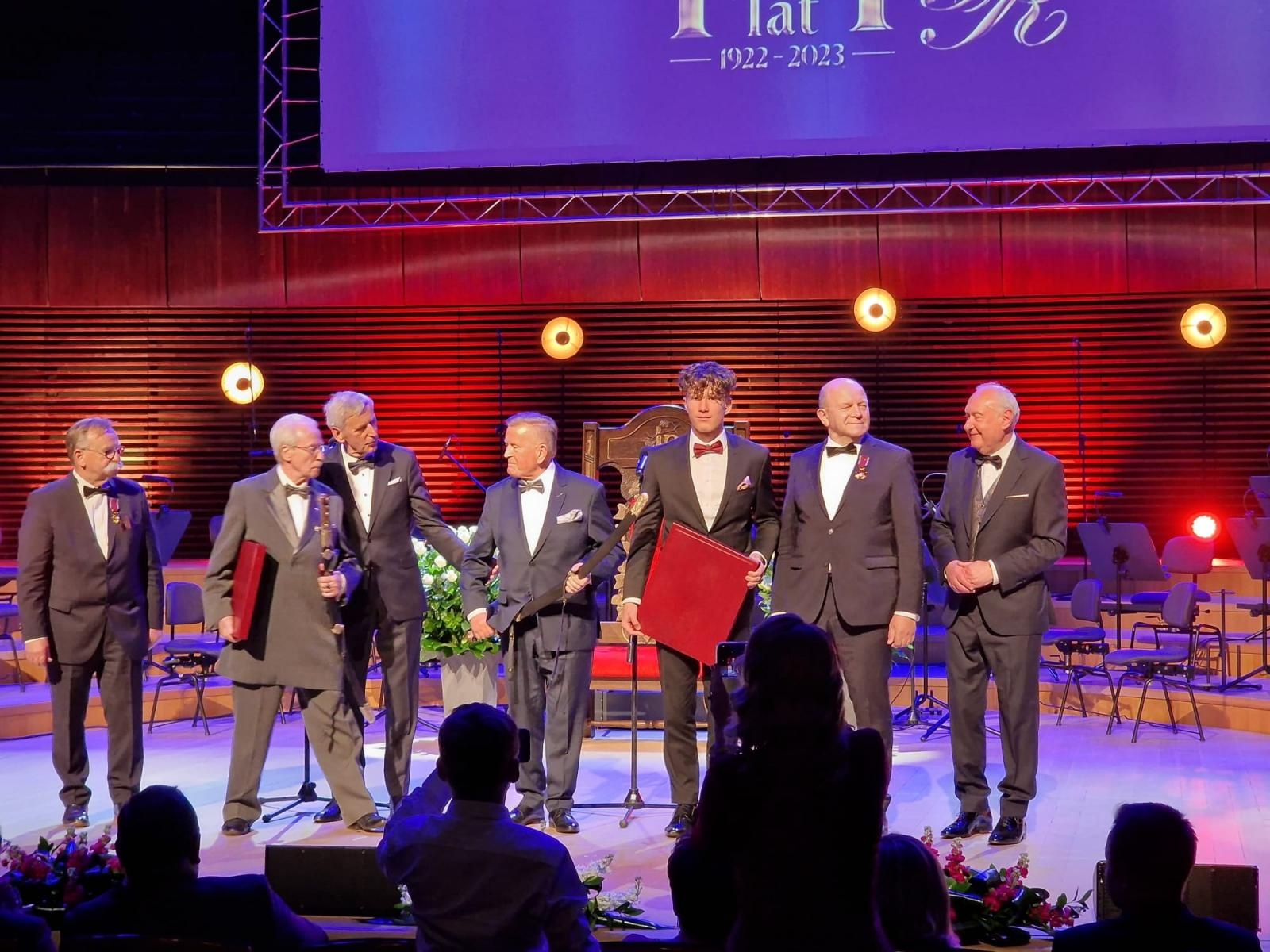 Zdjęcie w galerii na portalu naszraciborz.pl: Bernard Korzonek uhonorowany Szablą Kilińskiego. To najwyższe odznaczenie rzemieślnicze wiadomości z regionu