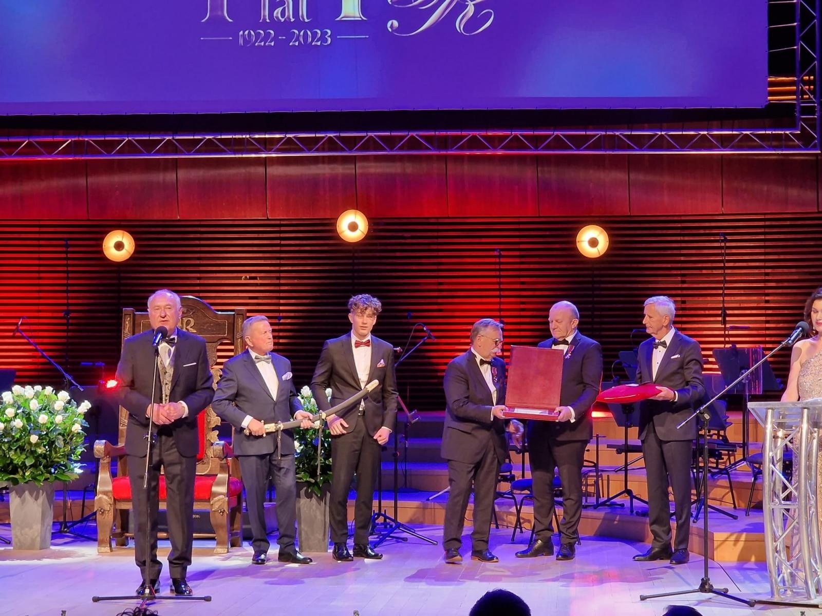 Zdjęcie w galerii na portalu naszraciborz.pl: Bernard Korzonek uhonorowany Szablą Kilińskiego. To najwyższe odznaczenie rzemieślnicze wiadomości z regionu