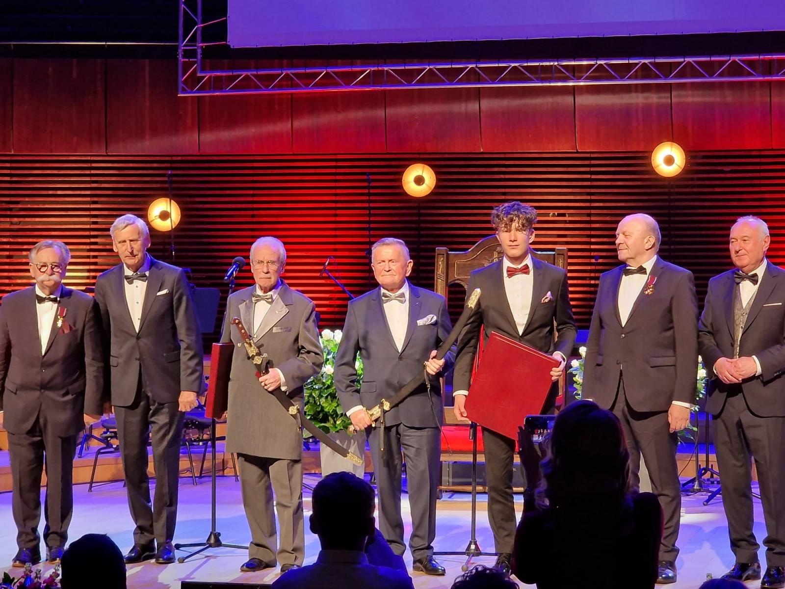 Zdjęcie w galerii na portalu naszraciborz.pl: Bernard Korzonek uhonorowany Szablą Kilińskiego. To najwyższe odznaczenie rzemieślnicze wiadomości z regionu