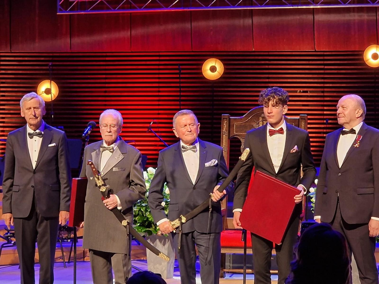 Zdjęcie w galerii na portalu naszraciborz.pl: Bernard Korzonek uhonorowany Szablą Kilińskiego. To najwyższe odznaczenie rzemieślnicze wiadomości z regionu