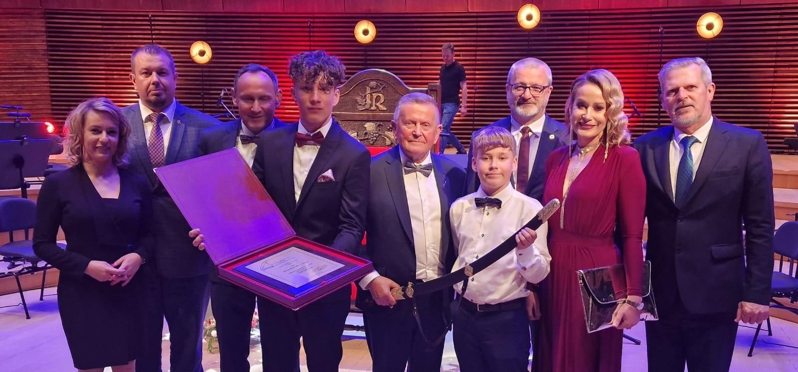 Zdjęcie w galerii na portalu naszraciborz.pl: Bernard Korzonek uhonorowany Szablą Kilińskiego. To najwyższe odznaczenie rzemieślnicze wiadomości z regionu