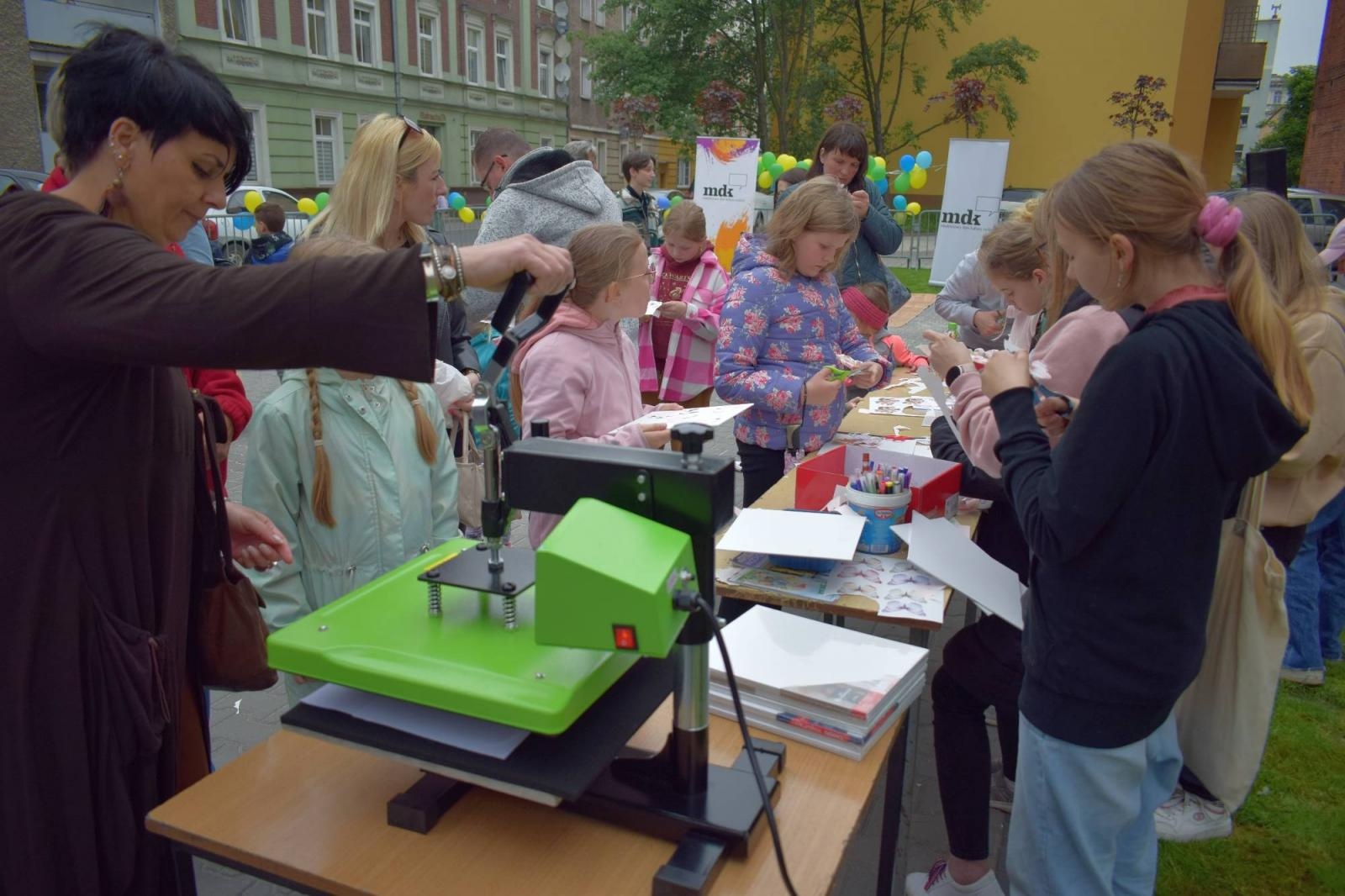 Zdjęcie w galerii na portalu naszraciborz.pl: MDK i Przyjaciele - spontaniczna impreza na Dzień Dziecka [FOTO] wiadomości z regionu
