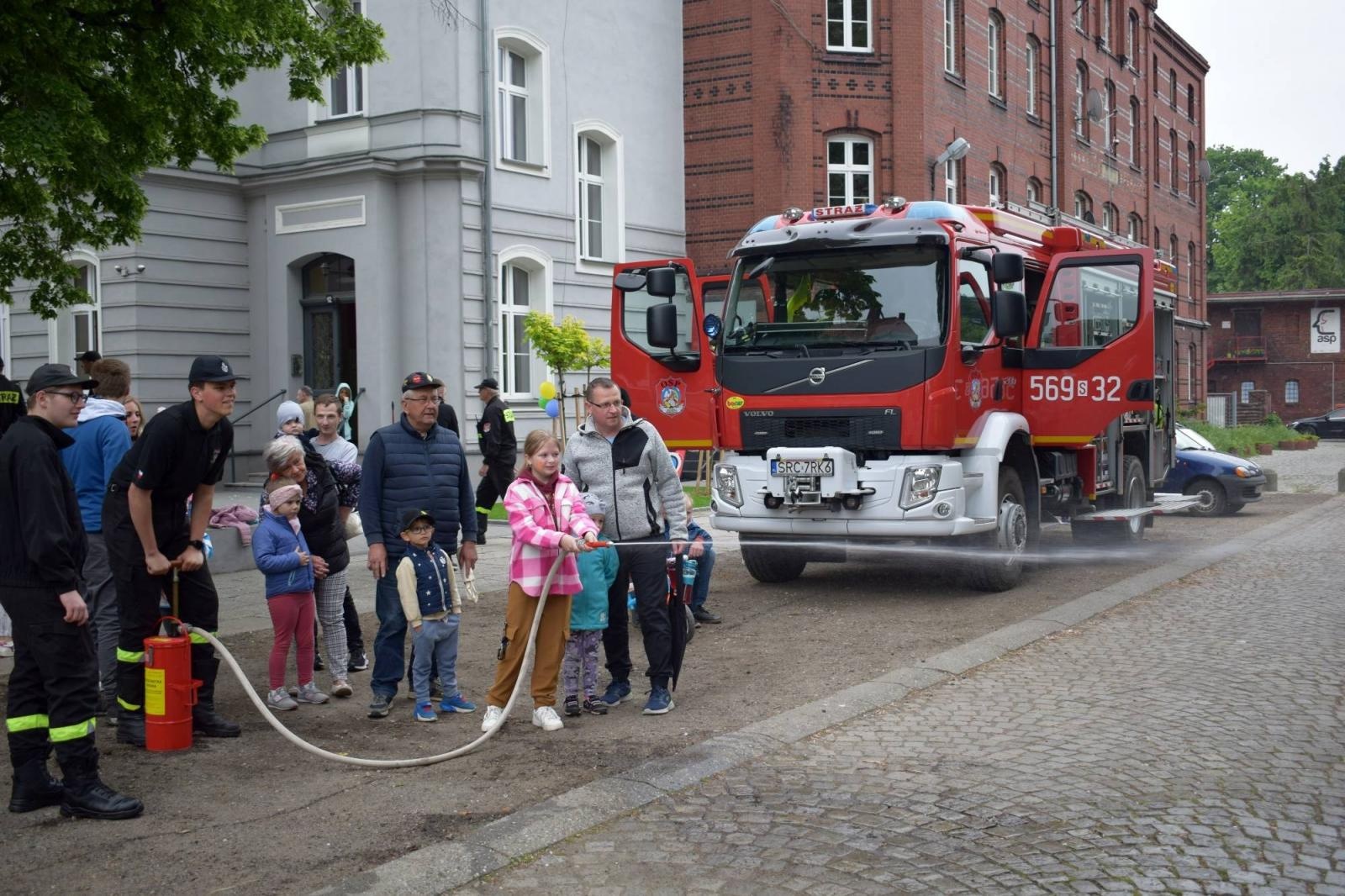 Zdjęcie w galerii na portalu naszraciborz.pl: MDK i Przyjaciele - spontaniczna impreza na Dzień Dziecka [FOTO] wiadomości z regionu