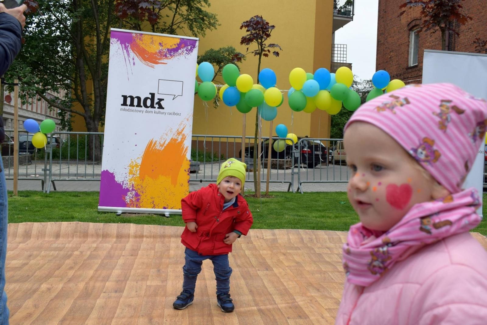 Zdjęcie w galerii na portalu naszraciborz.pl: MDK i Przyjaciele - spontaniczna impreza na Dzień Dziecka [FOTO] wiadomości z regionu