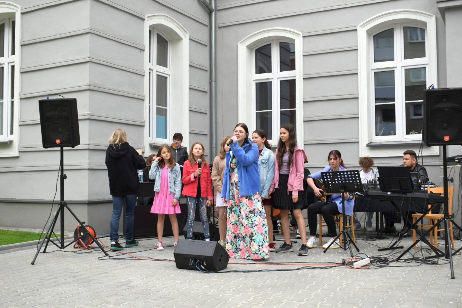 Zdjęcie w galerii na portalu naszraciborz.pl: MDK i Przyjaciele - spontaniczna impreza na Dzień Dziecka [FOTO] wiadomości z regionu