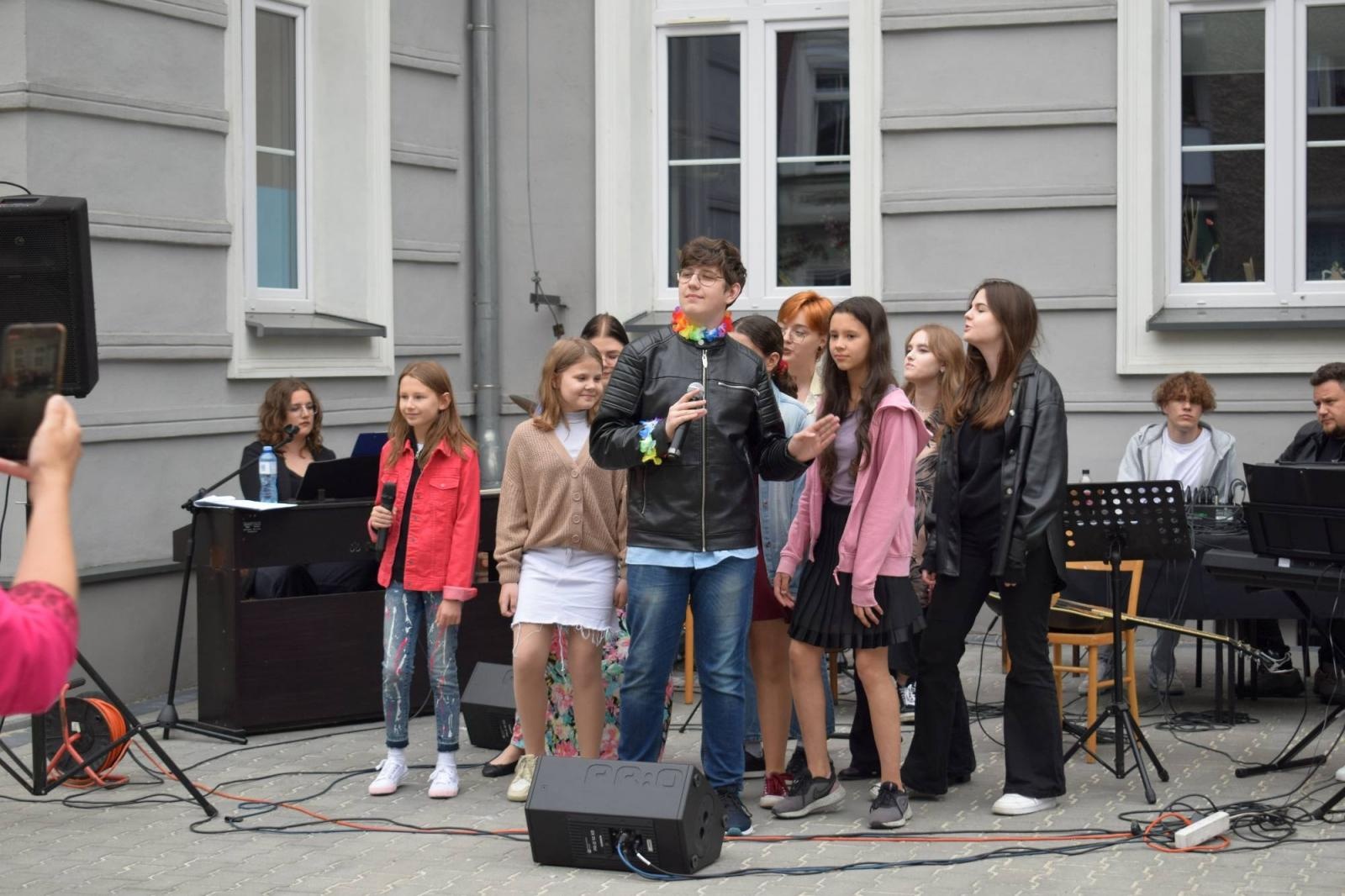 Zdjęcie w galerii na portalu naszraciborz.pl: MDK i Przyjaciele - spontaniczna impreza na Dzień Dziecka [FOTO] wiadomości z regionu