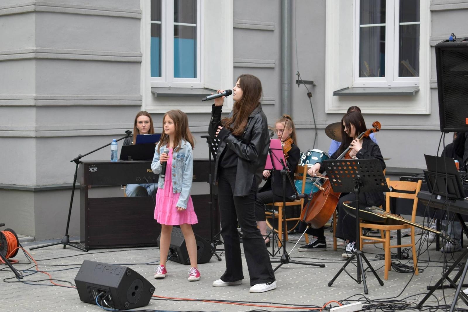Zdjęcie w galerii na portalu naszraciborz.pl: MDK i Przyjaciele - spontaniczna impreza na Dzień Dziecka [FOTO] wiadomości z regionu