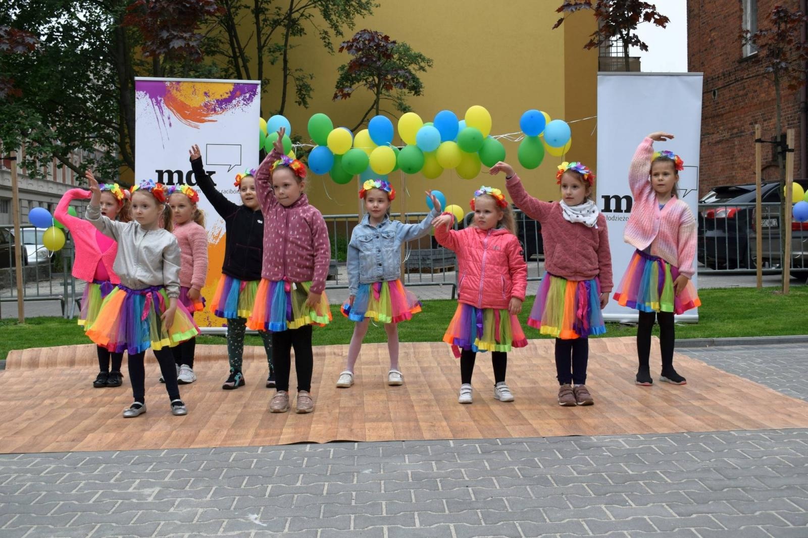 Zdjęcie w galerii na portalu naszraciborz.pl: MDK i Przyjaciele - spontaniczna impreza na Dzień Dziecka [FOTO] wiadomości z regionu