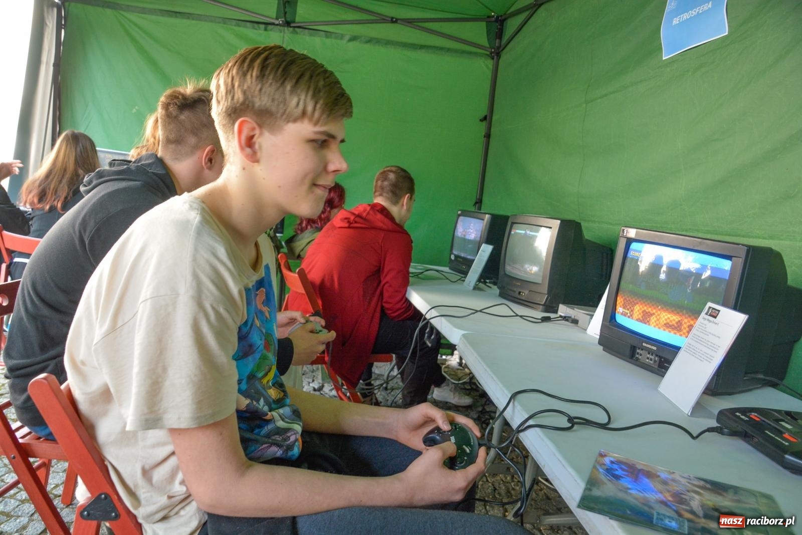 Zdjęcie w galerii na portalu naszraciborz.pl: Gaming, breaking i hip-hop. Trwa festiwal na zamku [FOTO i WIDEO] wiadomości z regionu